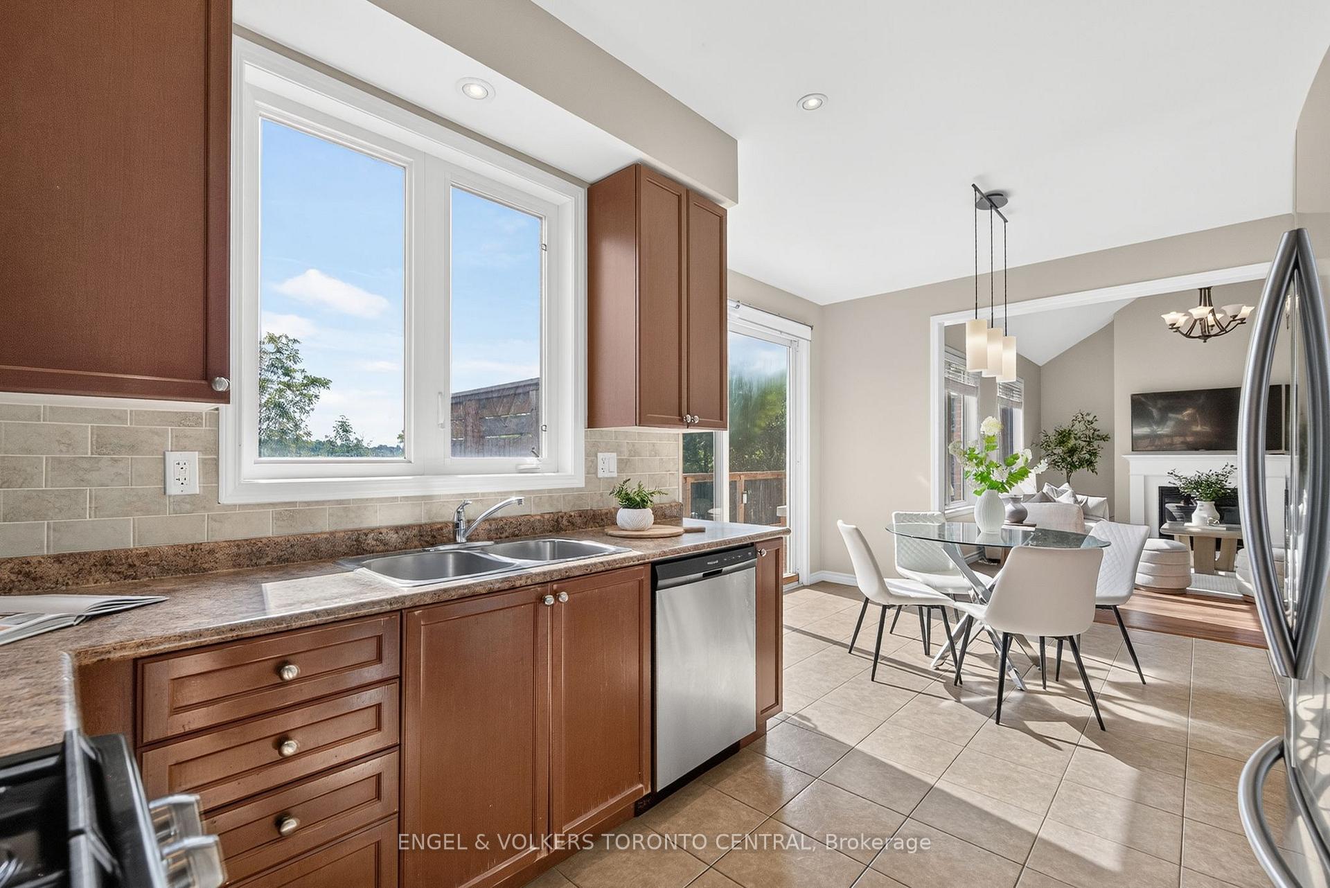 Photo 19 of 94 Baldwin Drive, Cambridge, Silver Heights — HOMEH