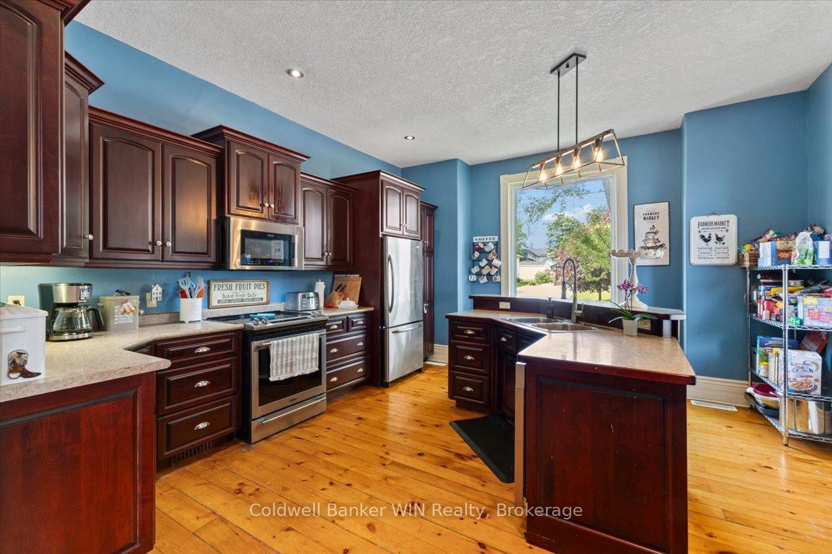 Photo 5 of 95 John Street S, Minto — HOMEH
