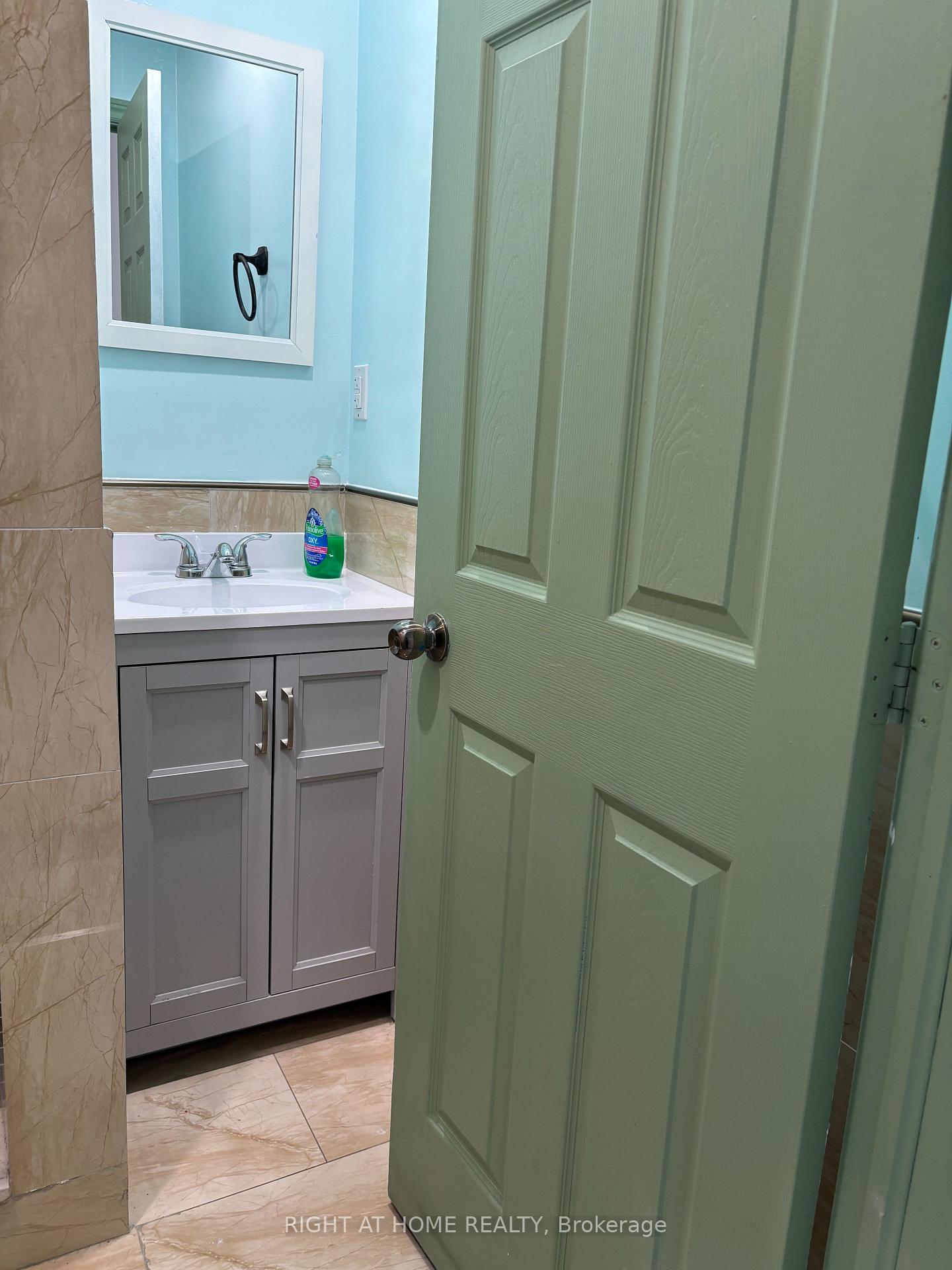 Photo 3 of Unit Unit 1, 389 Spadina Avenue, Toronto, Kensington-Chinatown — HOMEH