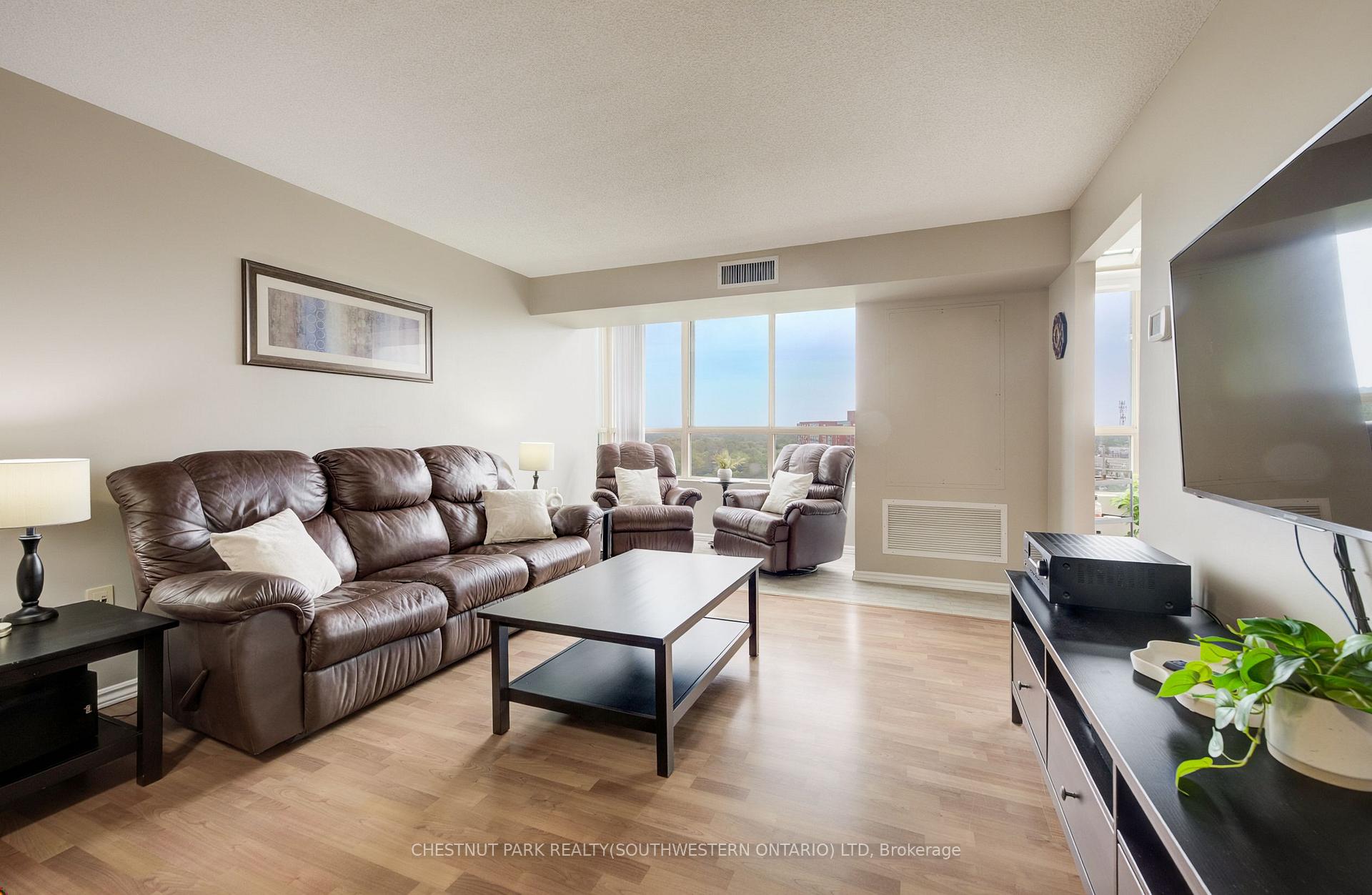 Photo 6 of Unit PH14, 30 Blue Springs Drive, Waterloo, Colonial Acres — HOMEH