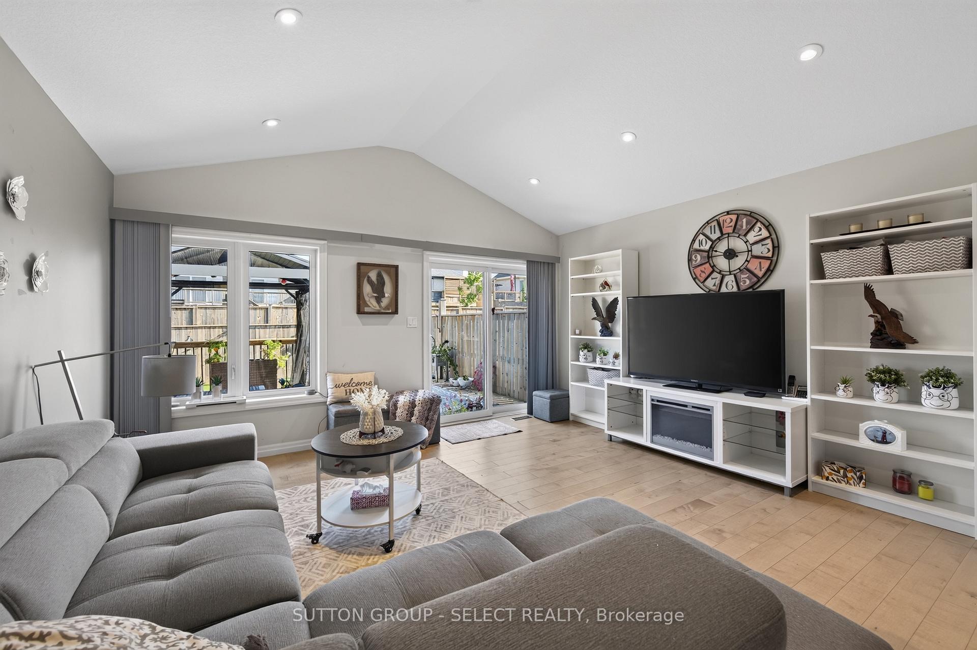 Photo 3 of 17 Cortland Terrace, St. Thomas — HOMEH