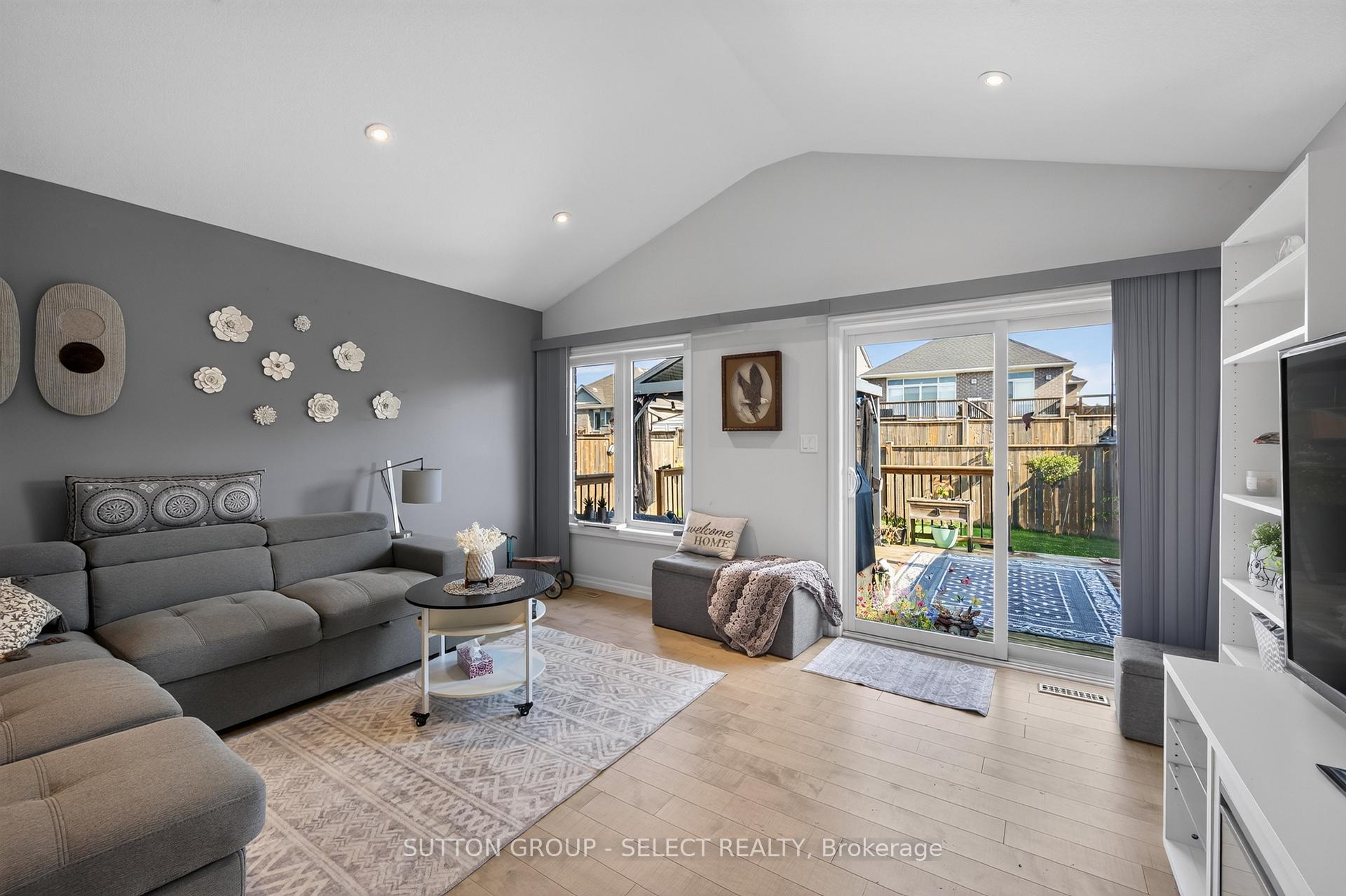 Photo 4 of 17 Cortland Terrace, St. Thomas — HOMEH