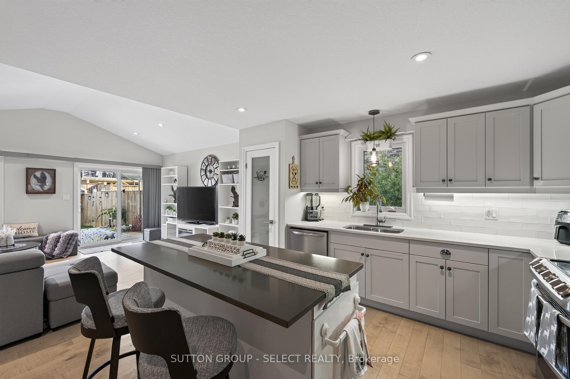 Photo 8 of 17 Cortland Terrace, St. Thomas — HOMEH