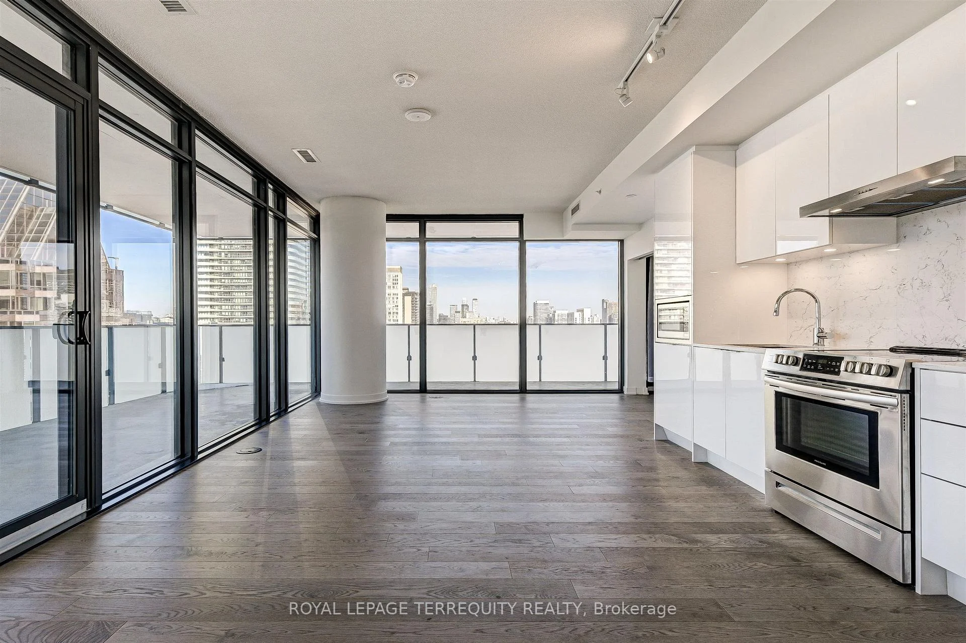 Photo 4 of Unit 2911, 25 Richmond Street E, Toronto, Church-Yonge Corridor — HOMEH