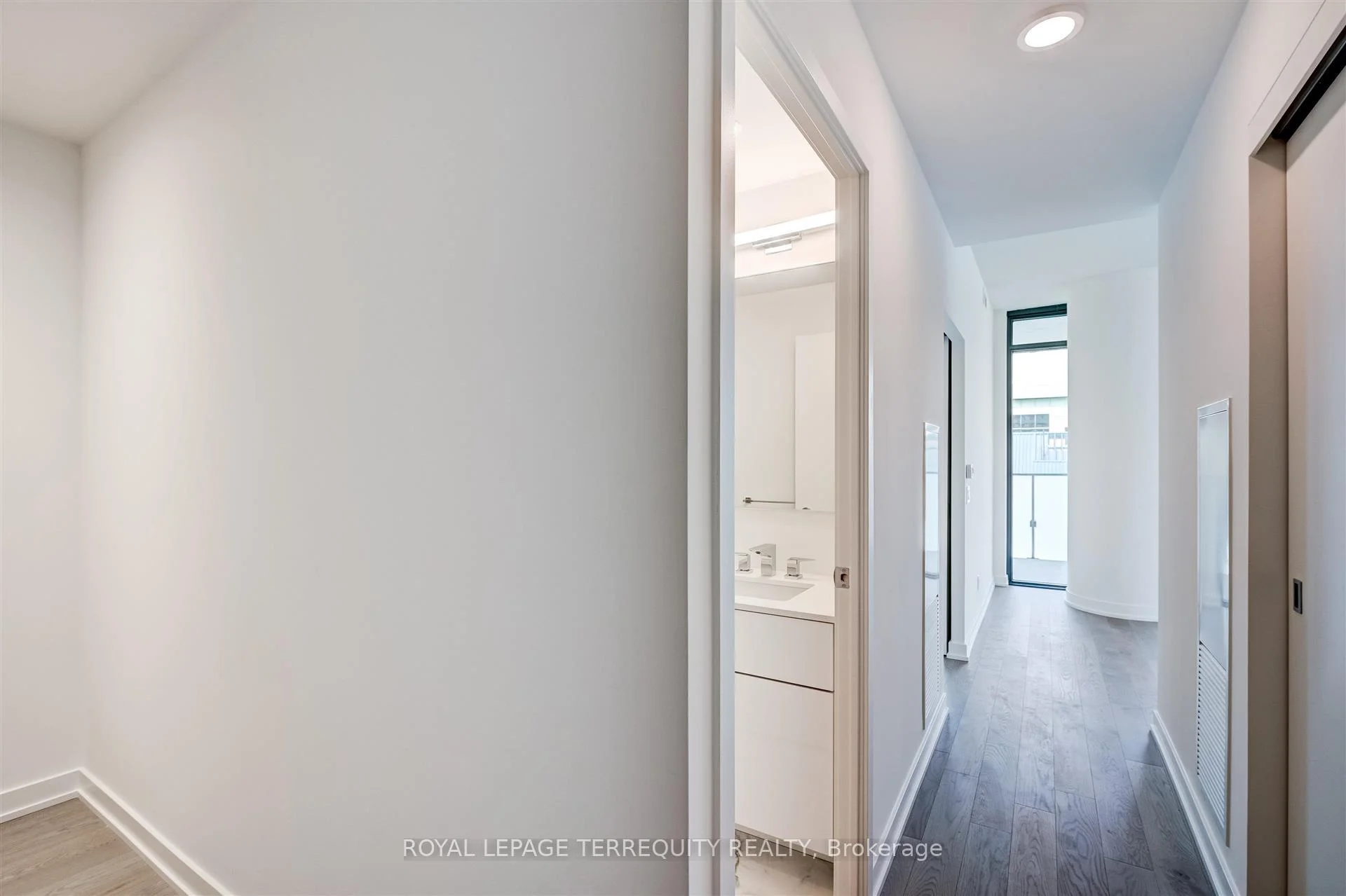 Photo 9 of Unit 2911, 25 Richmond Street E, Toronto, Church-Yonge Corridor — HOMEH