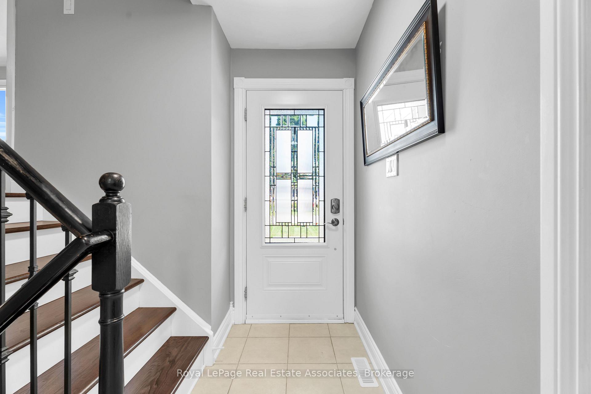 Photo 4 of 233 Elmore Drive, Halton Hills, Acton — HOMEH