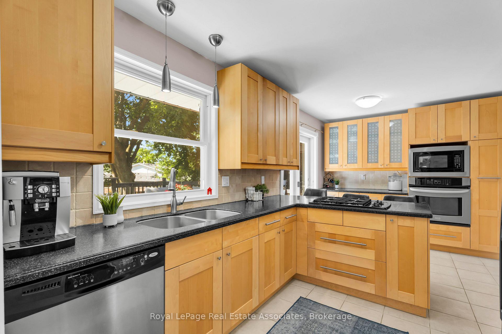 Photo 12 of 233 Elmore Drive, Halton Hills, Acton — HOMEH