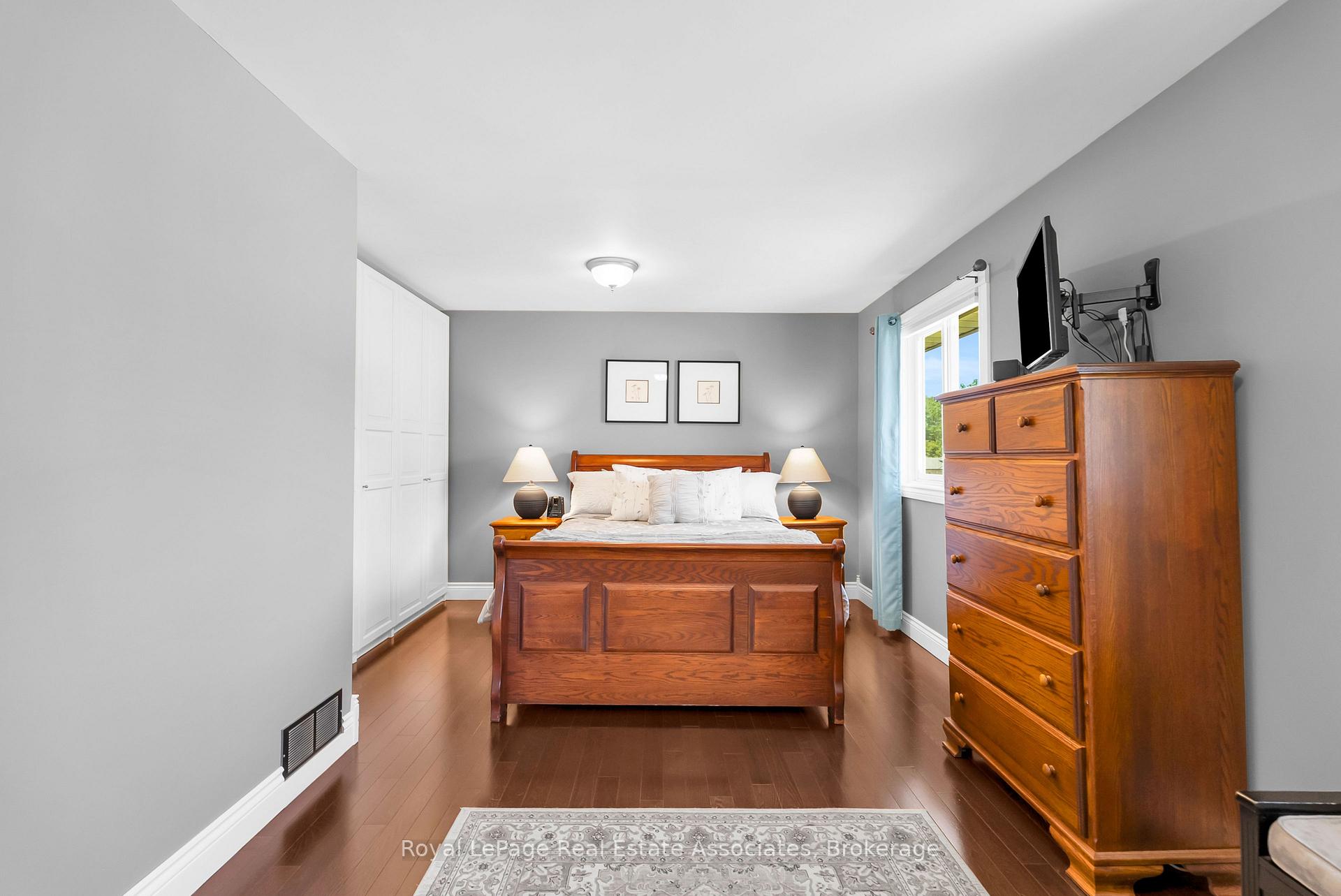 Photo 19 of 233 Elmore Drive, Halton Hills, Acton — HOMEH