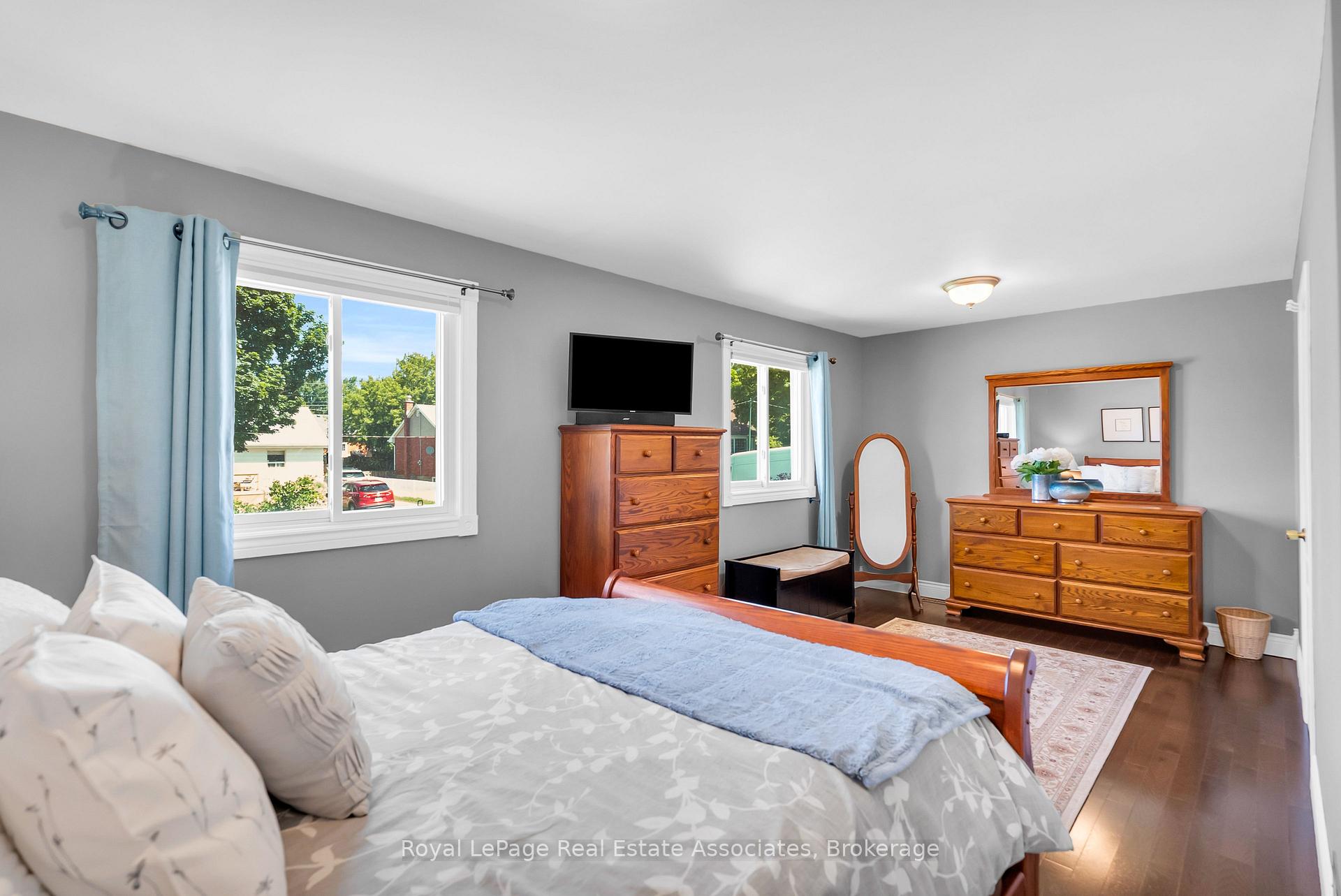 Photo 21 of 233 Elmore Drive, Halton Hills, Acton — HOMEH