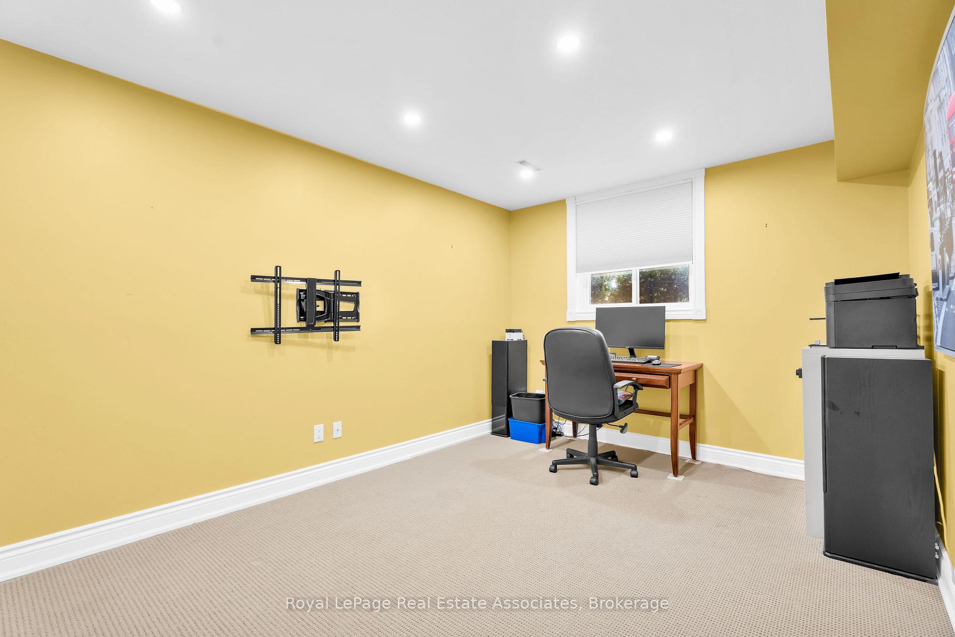 Photo 25 of 233 Elmore Drive, Halton Hills, Acton — HOMEH