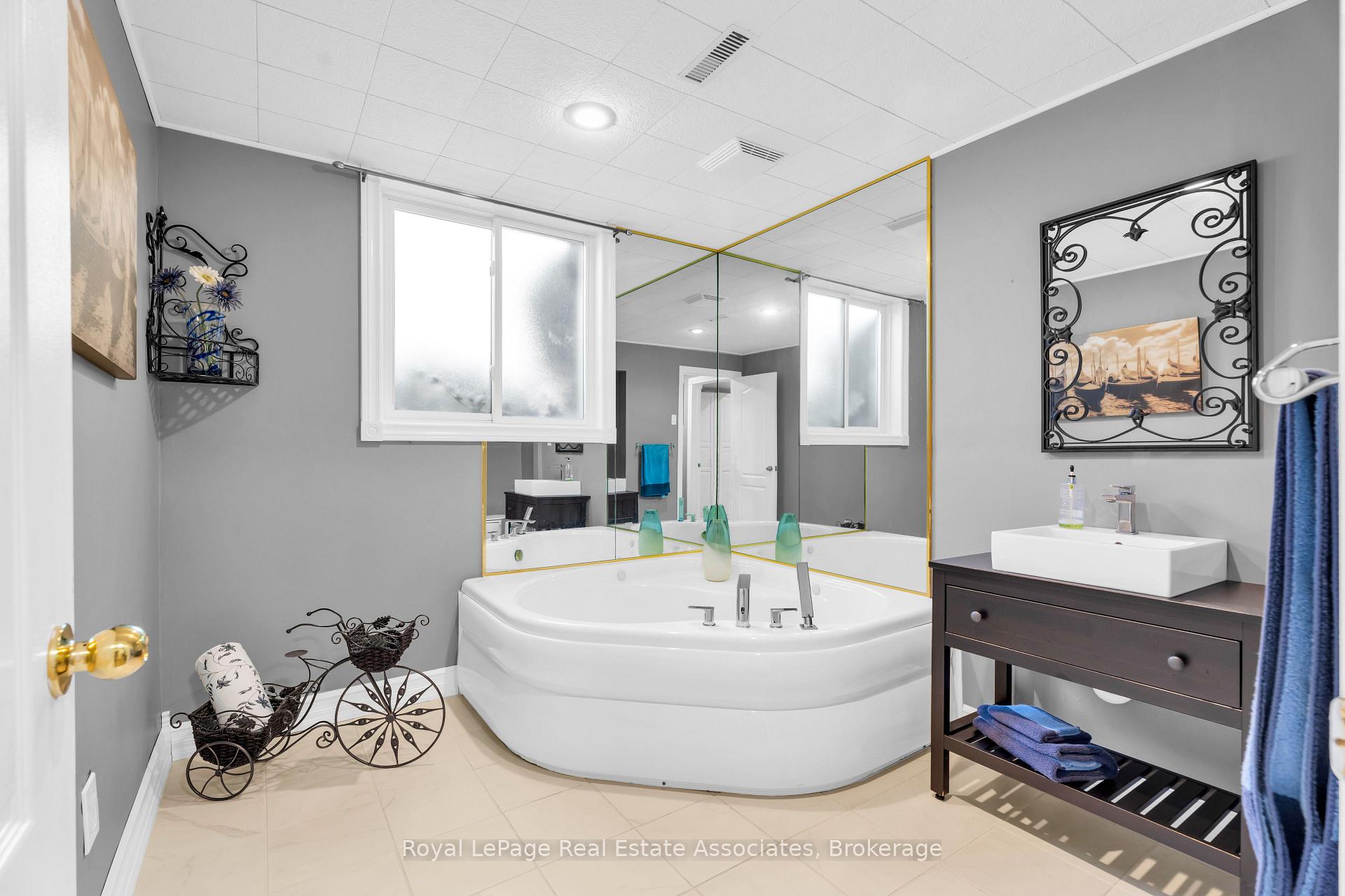 Photo 26 of 233 Elmore Drive, Halton Hills, Acton — HOMEH