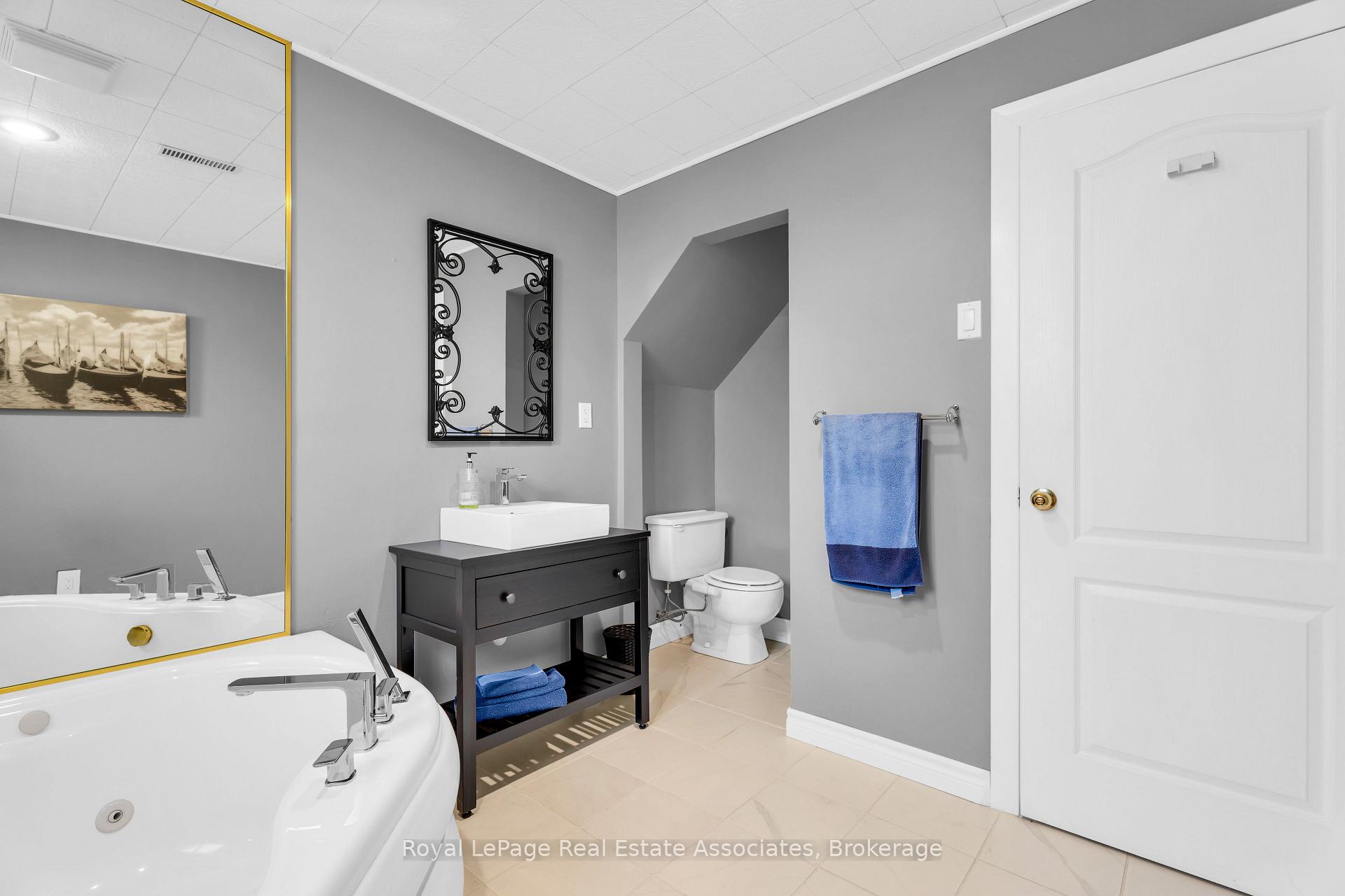 Photo 27 of 233 Elmore Drive, Halton Hills, Acton — HOMEH