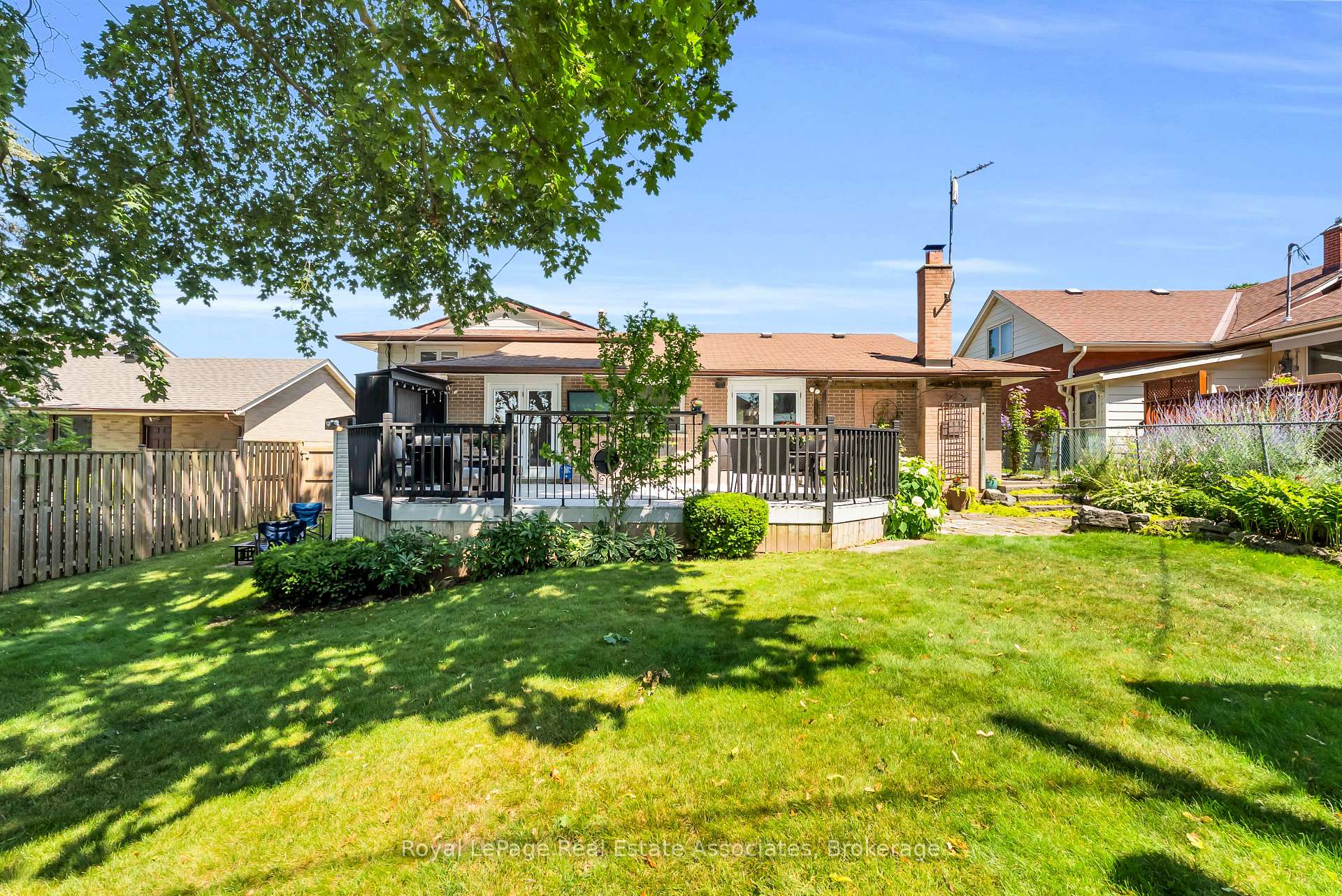 Photo 36 of 233 Elmore Drive, Halton Hills, Acton — HOMEH