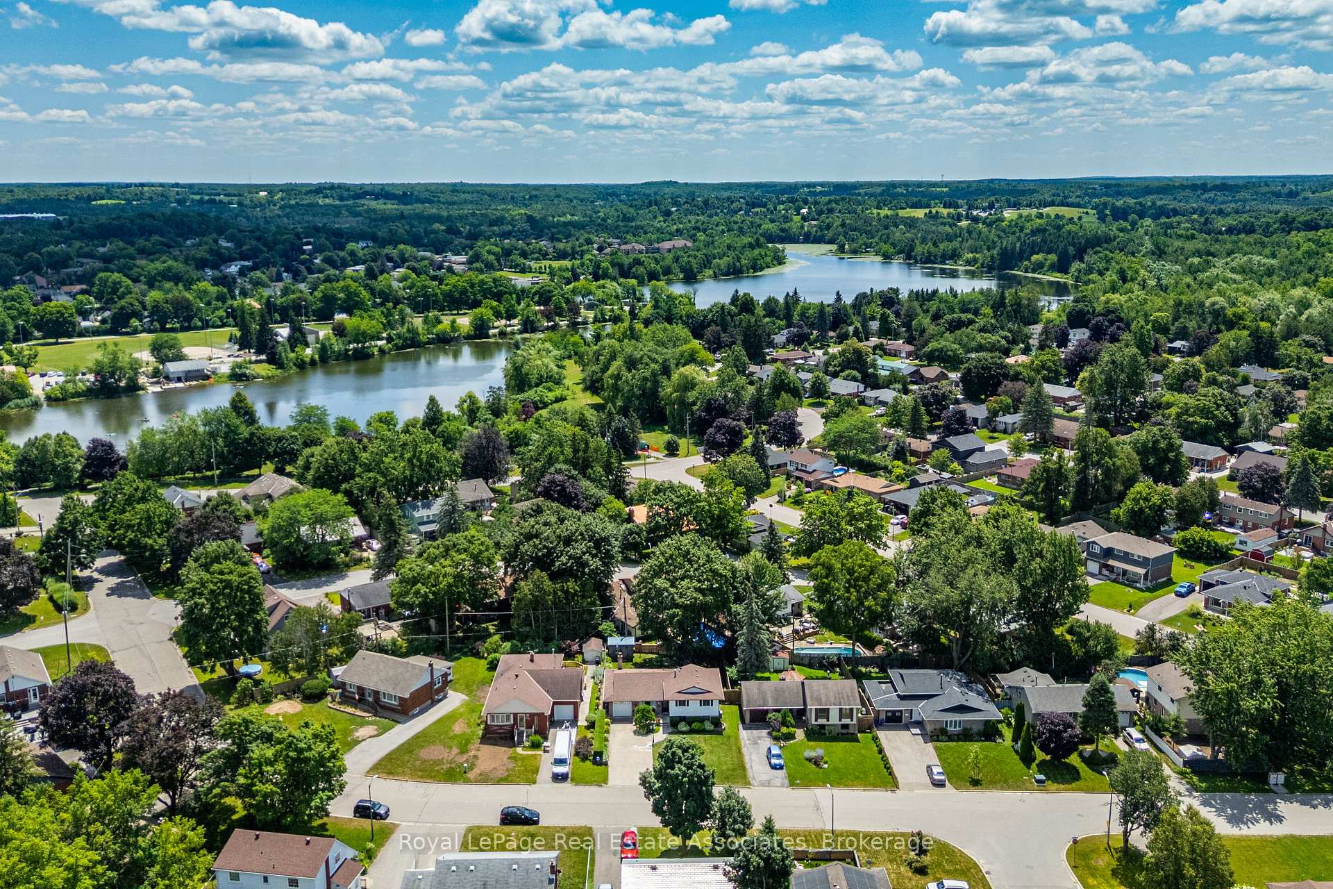 Photo 38 of 233 Elmore Drive, Halton Hills, Acton — HOMEH