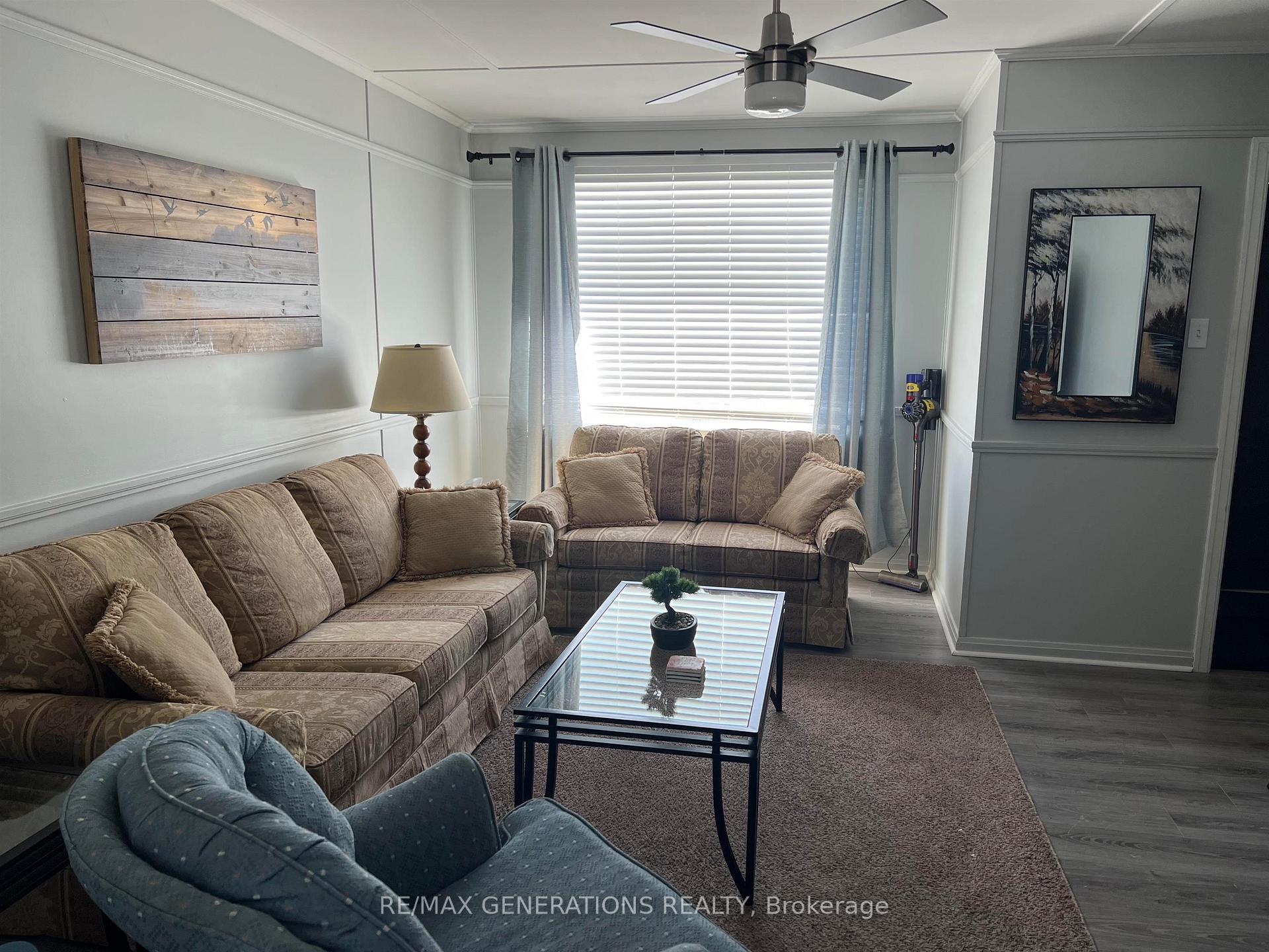 Photo 3 of 12 McCullough Street, Marathon — HOMEH