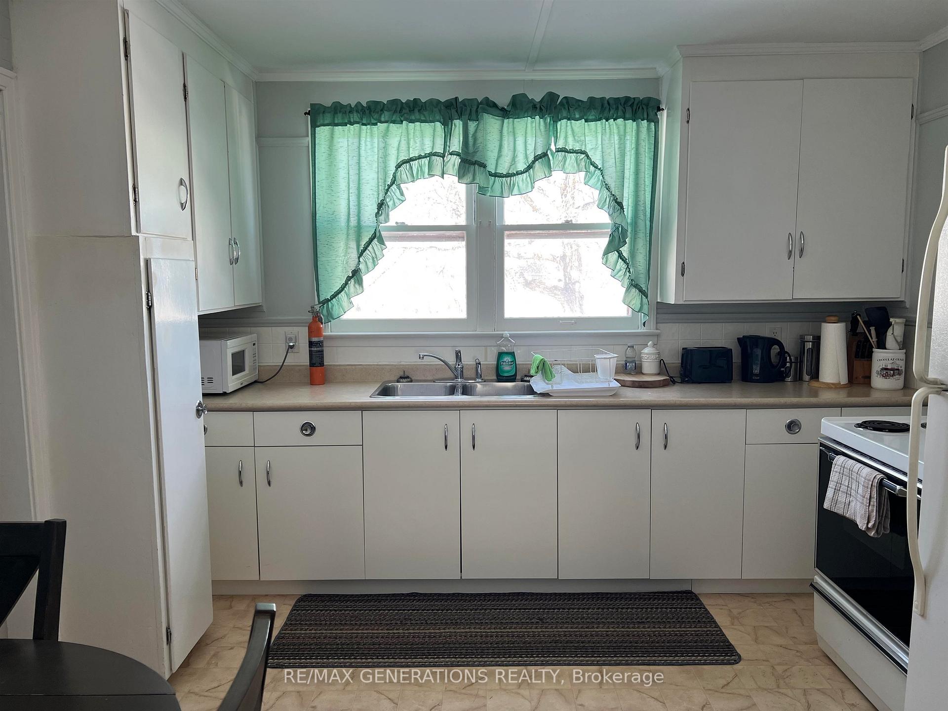 Photo 4 of 12 McCullough Street, Marathon — HOMEH