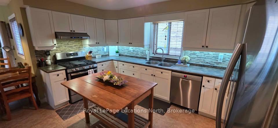 Photo 6 of 25 Marina Crescent, Collingwood — HOMEH