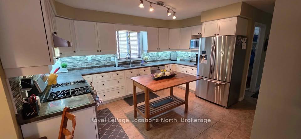 Photo 7 of 25 Marina Crescent, Collingwood — HOMEH