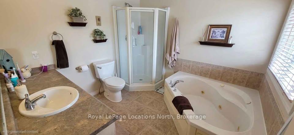Photo 10 of 25 Marina Crescent, Collingwood — HOMEH