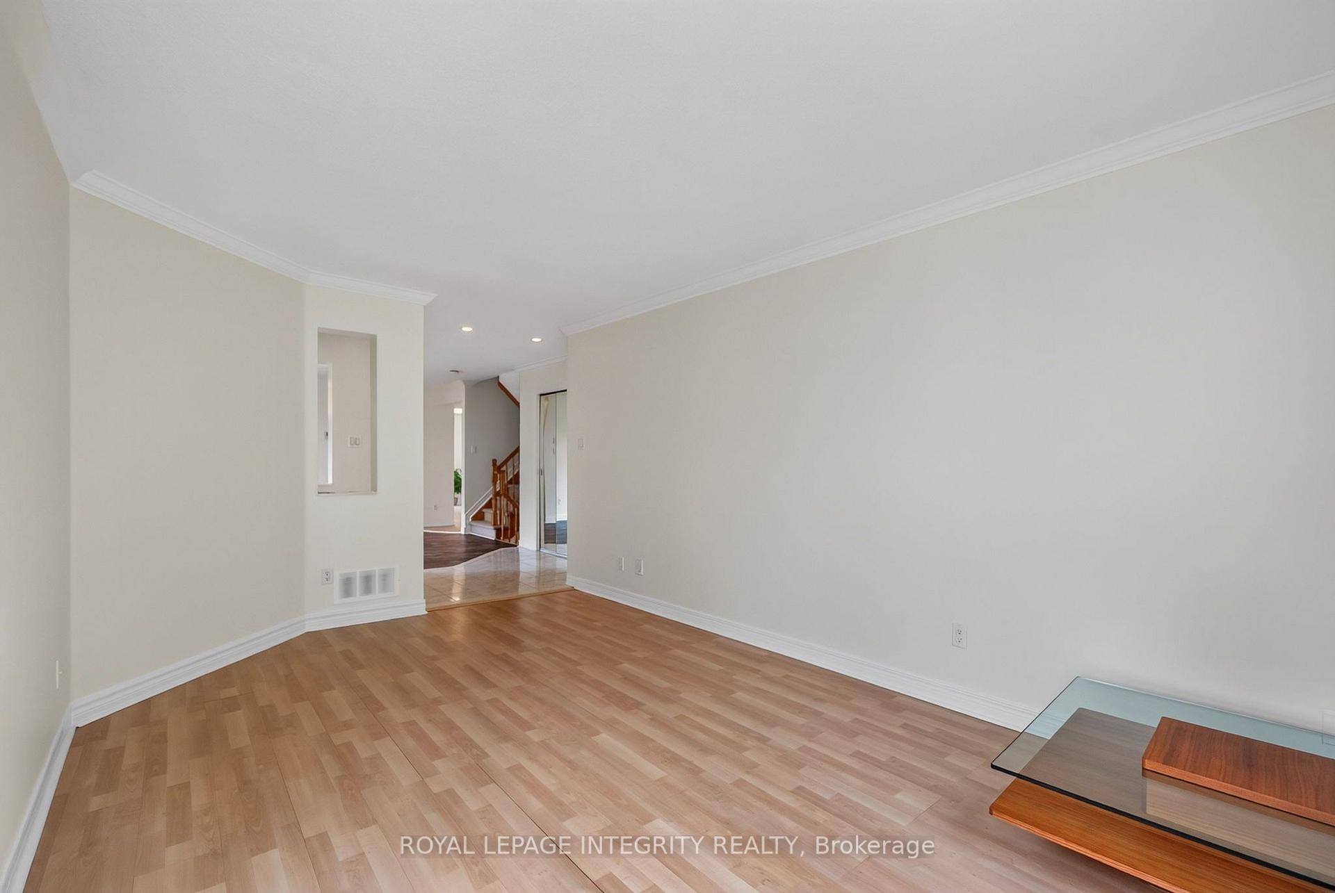 Photo 4 of 137 Hunterswood Crescent, Ottawa, Hunt Club Park — HOMEH