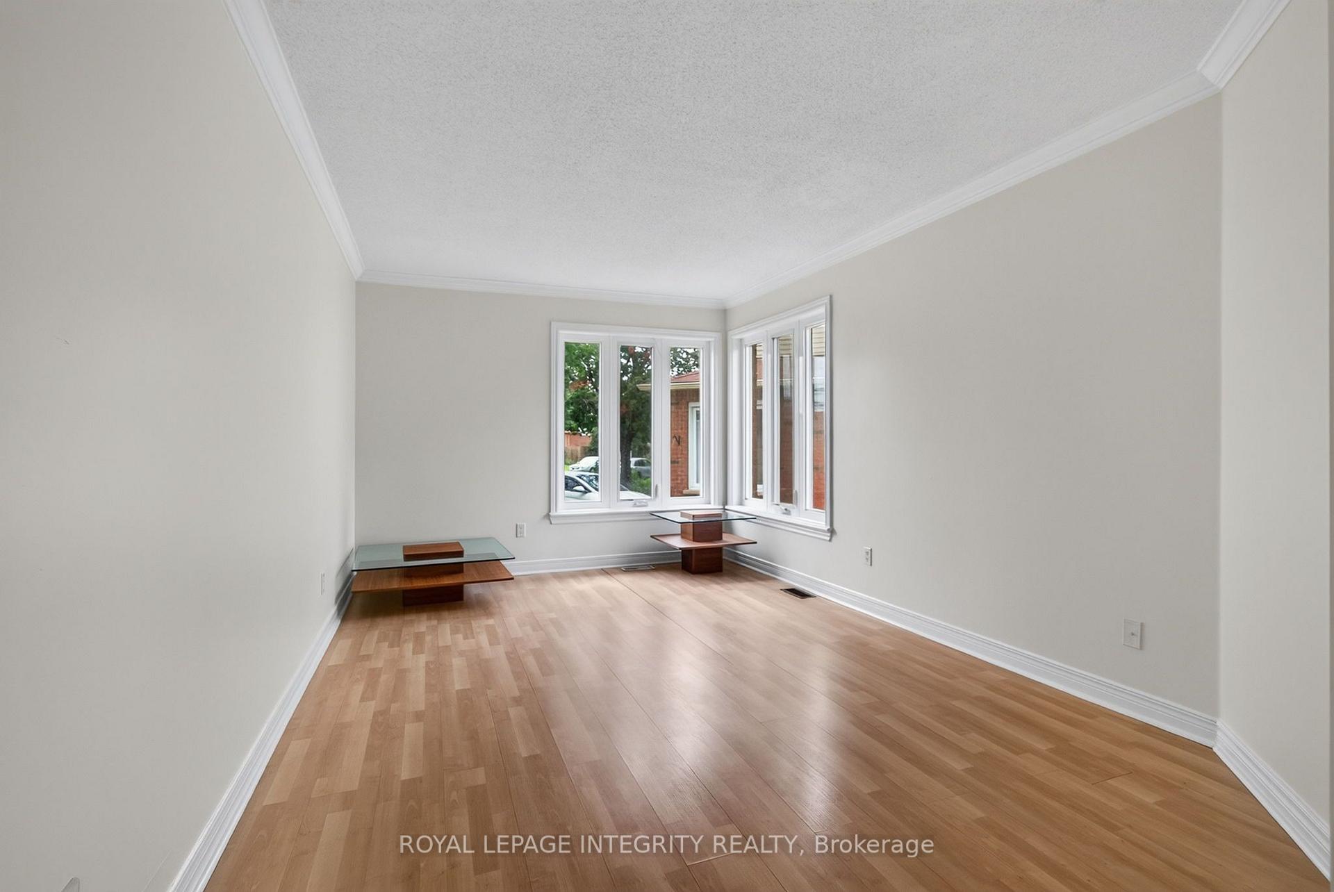 Photo 6 of 137 Hunterswood Crescent, Ottawa, Hunt Club Park — HOMEH