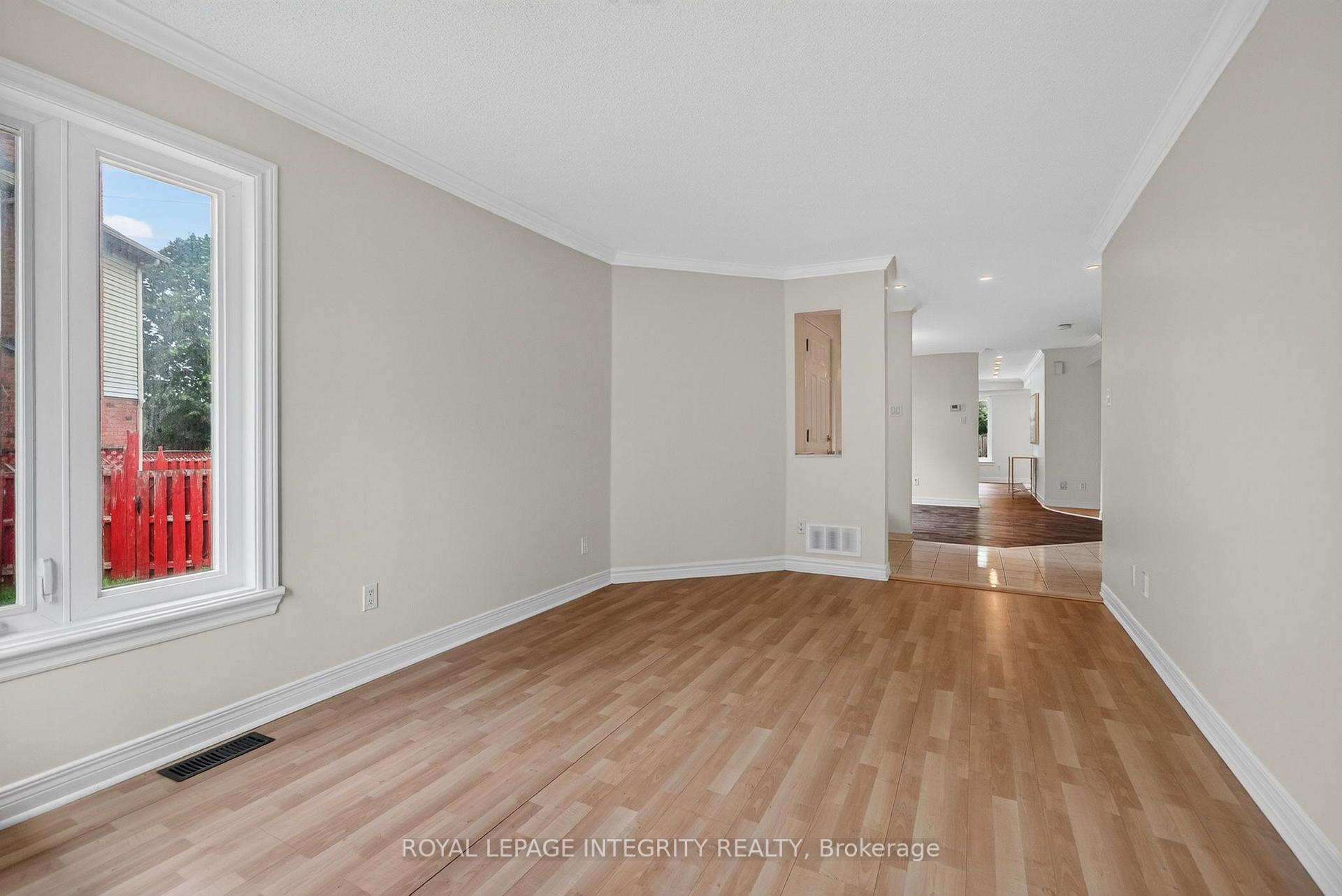 Photo 7 of 137 Hunterswood Crescent, Ottawa, Hunt Club Park — HOMEH