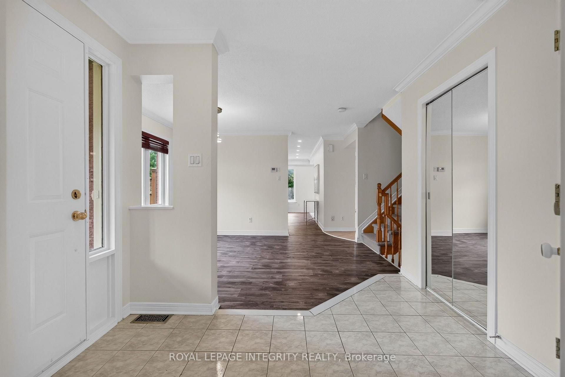 Photo 8 of 137 Hunterswood Crescent, Ottawa, Hunt Club Park — HOMEH