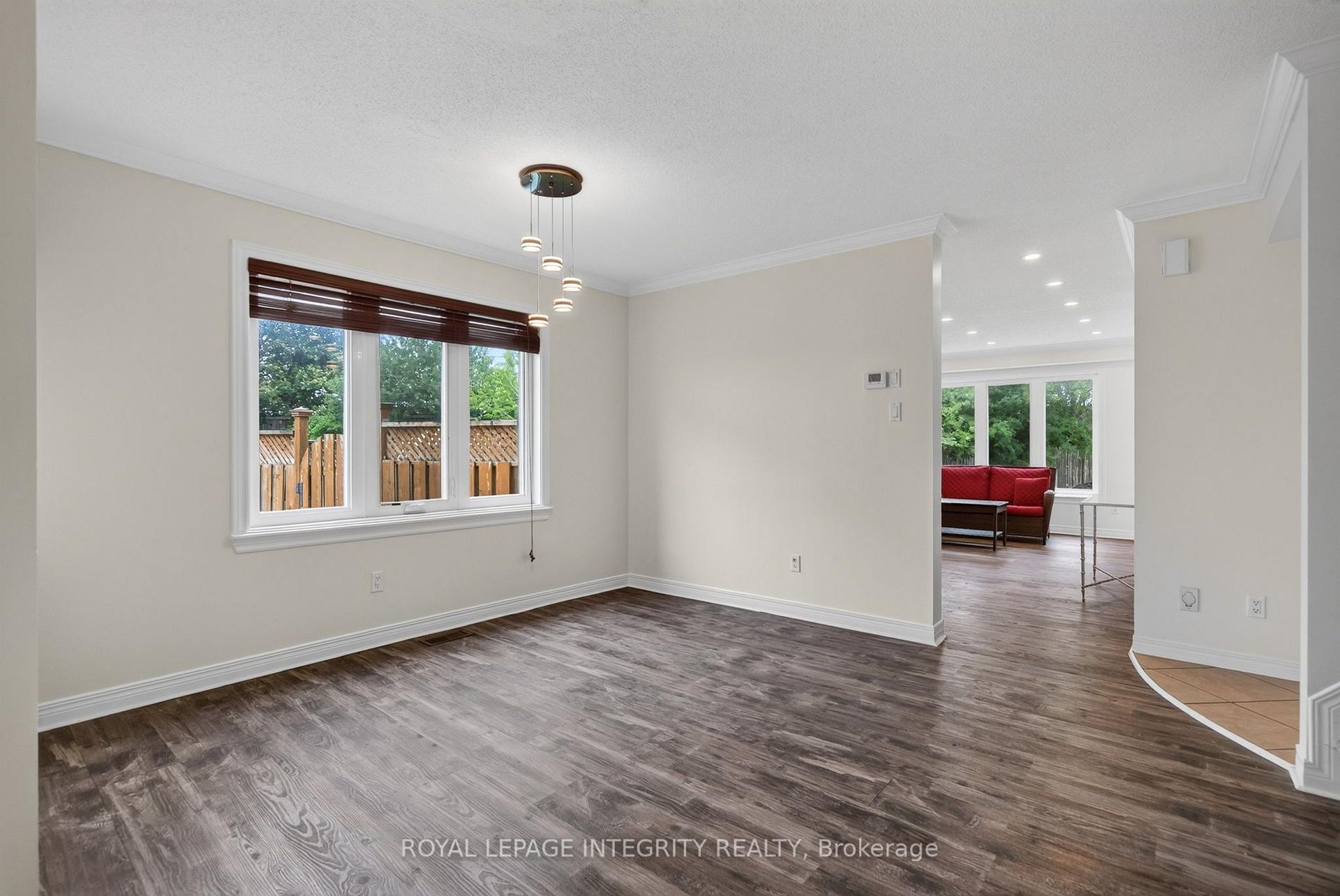 Photo 10 of 137 Hunterswood Crescent, Ottawa, Hunt Club Park — HOMEH