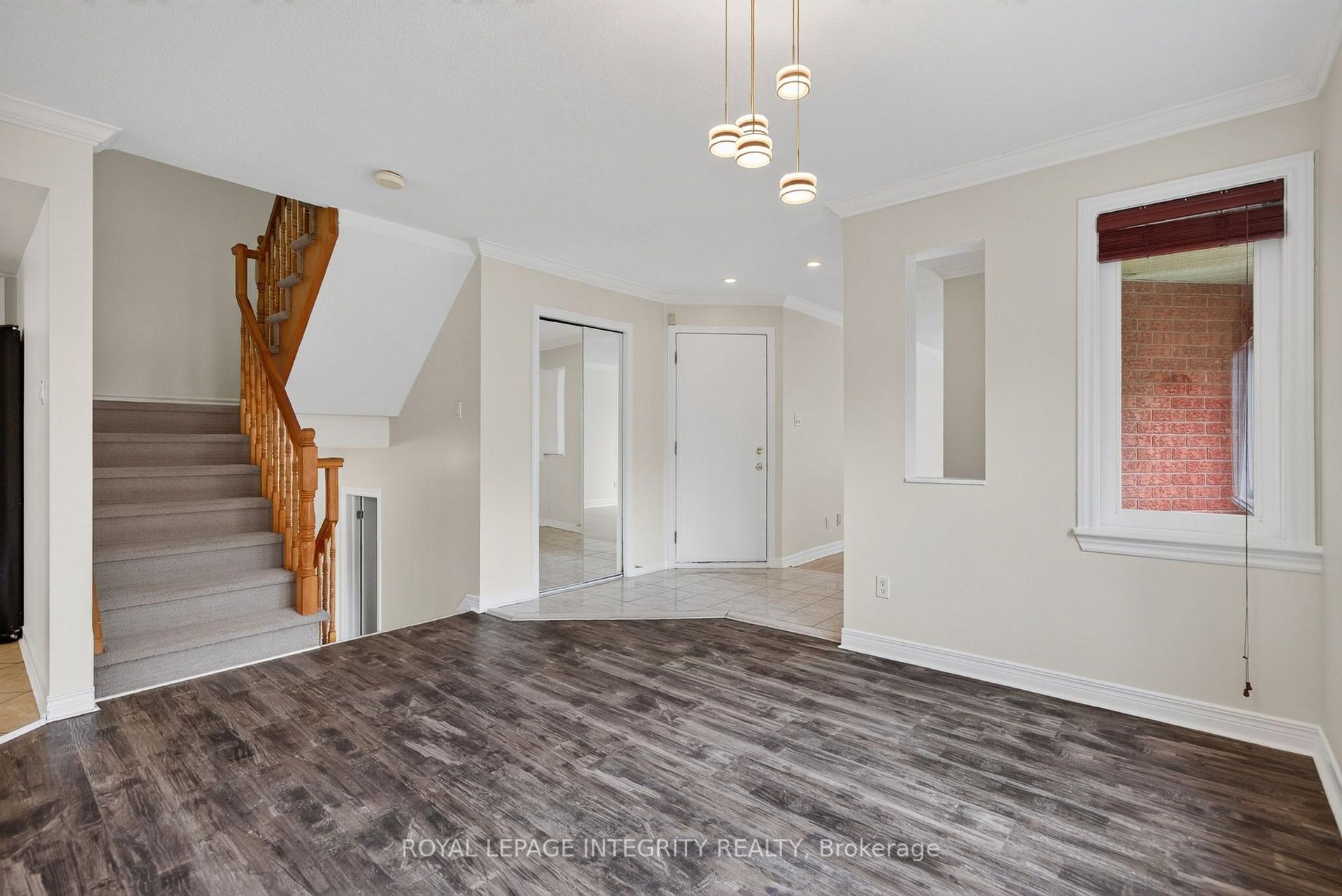 Photo 12 of 137 Hunterswood Crescent, Ottawa, Hunt Club Park — HOMEH