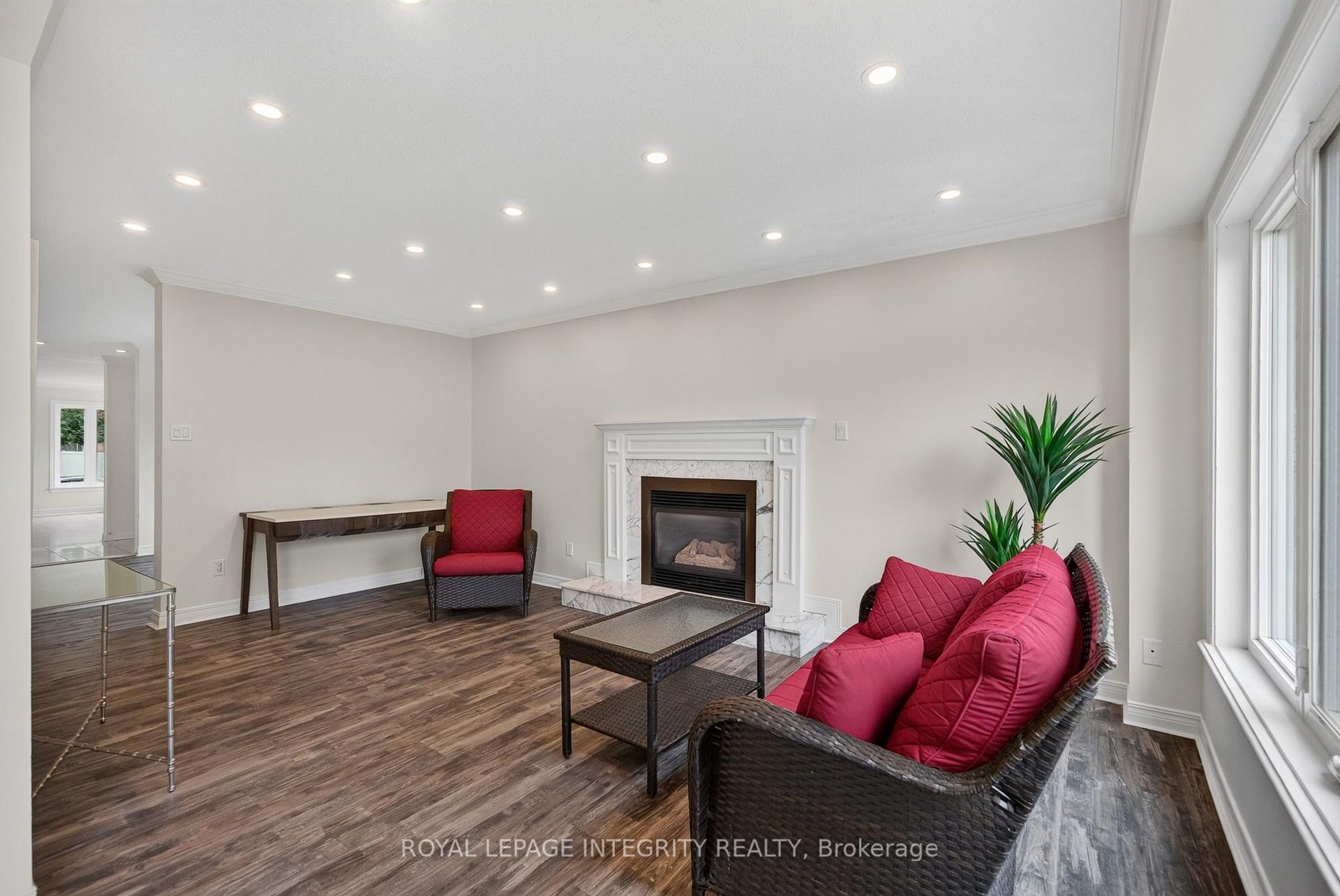 Photo 15 of 137 Hunterswood Crescent, Ottawa, Hunt Club Park — HOMEH