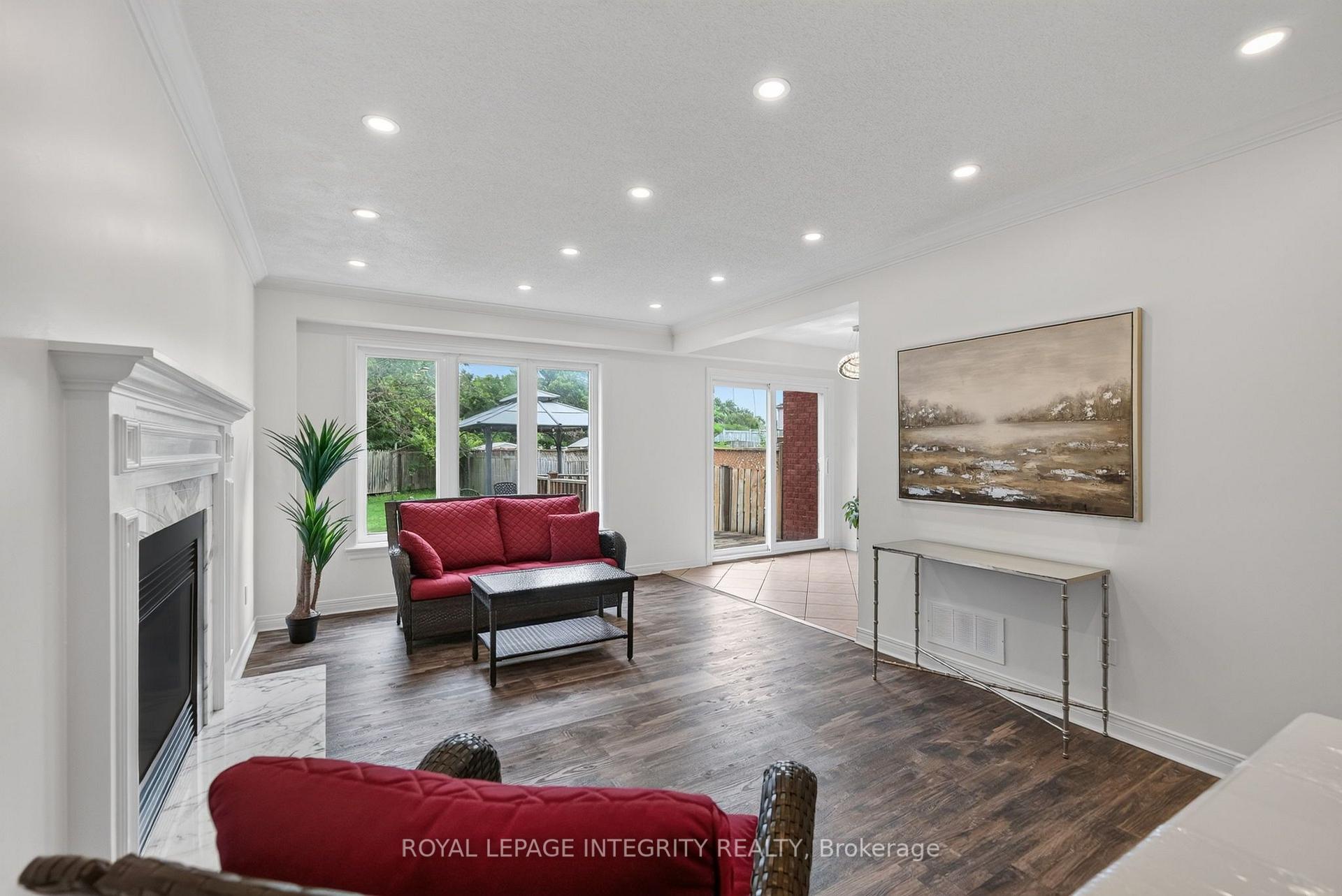 Photo 17 of 137 Hunterswood Crescent, Ottawa, Hunt Club Park — HOMEH