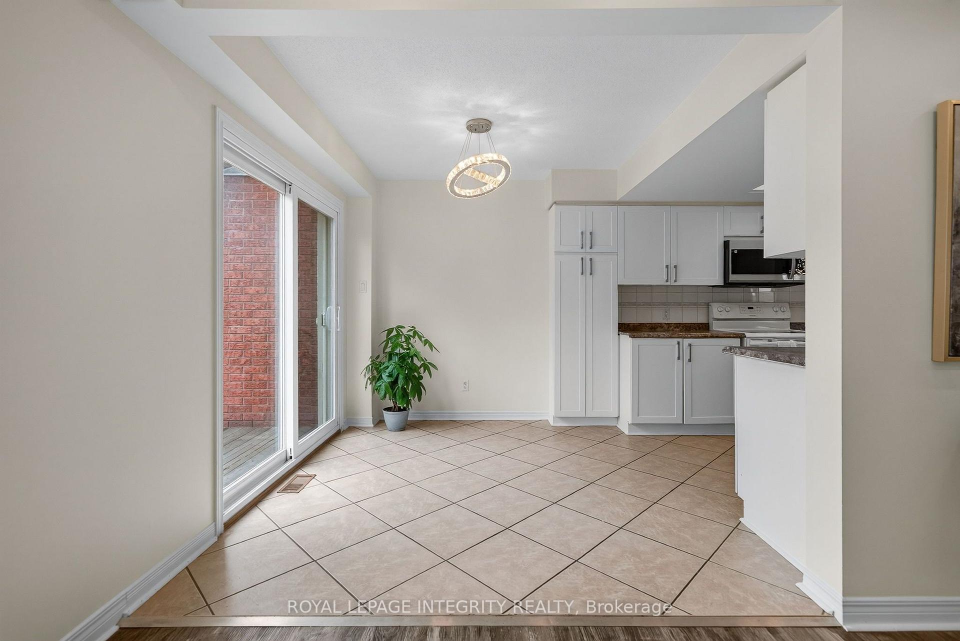 Photo 18 of 137 Hunterswood Crescent, Ottawa, Hunt Club Park — HOMEH