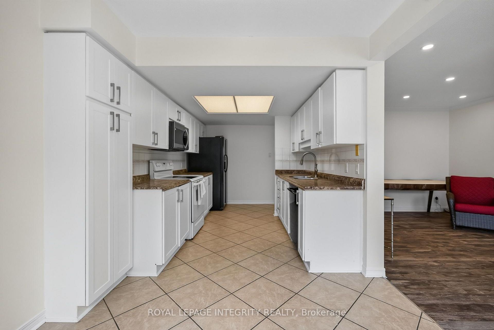 Photo 19 of 137 Hunterswood Crescent, Ottawa, Hunt Club Park — HOMEH