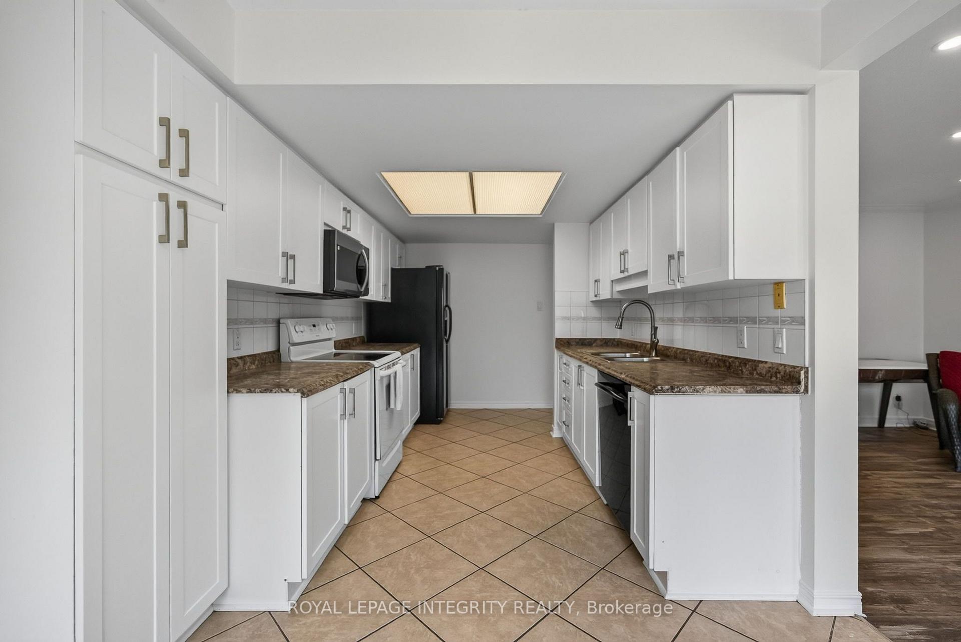 Photo 22 of 137 Hunterswood Crescent, Ottawa, Hunt Club Park — HOMEH