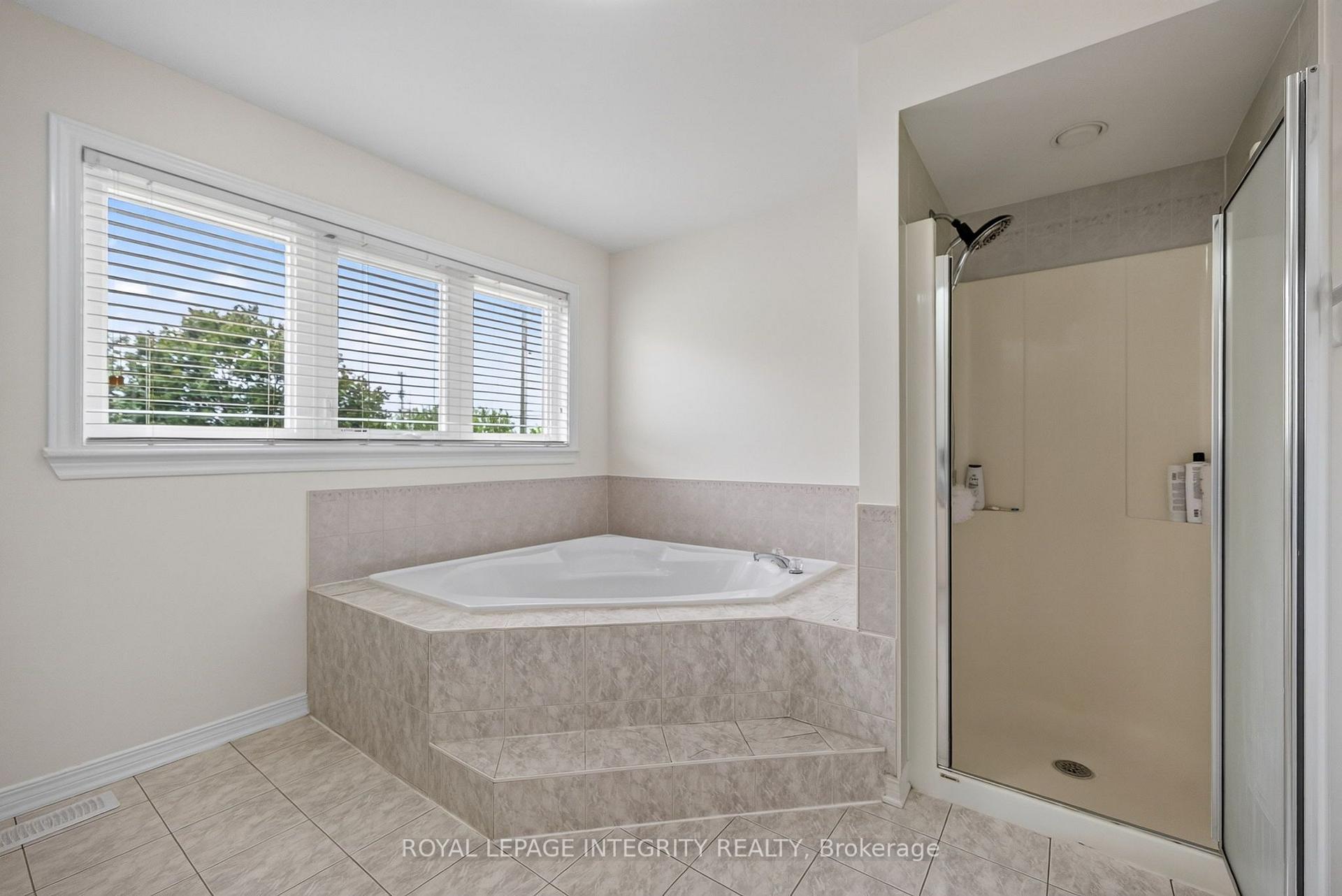 Photo 27 of 137 Hunterswood Crescent, Ottawa, Hunt Club Park — HOMEH