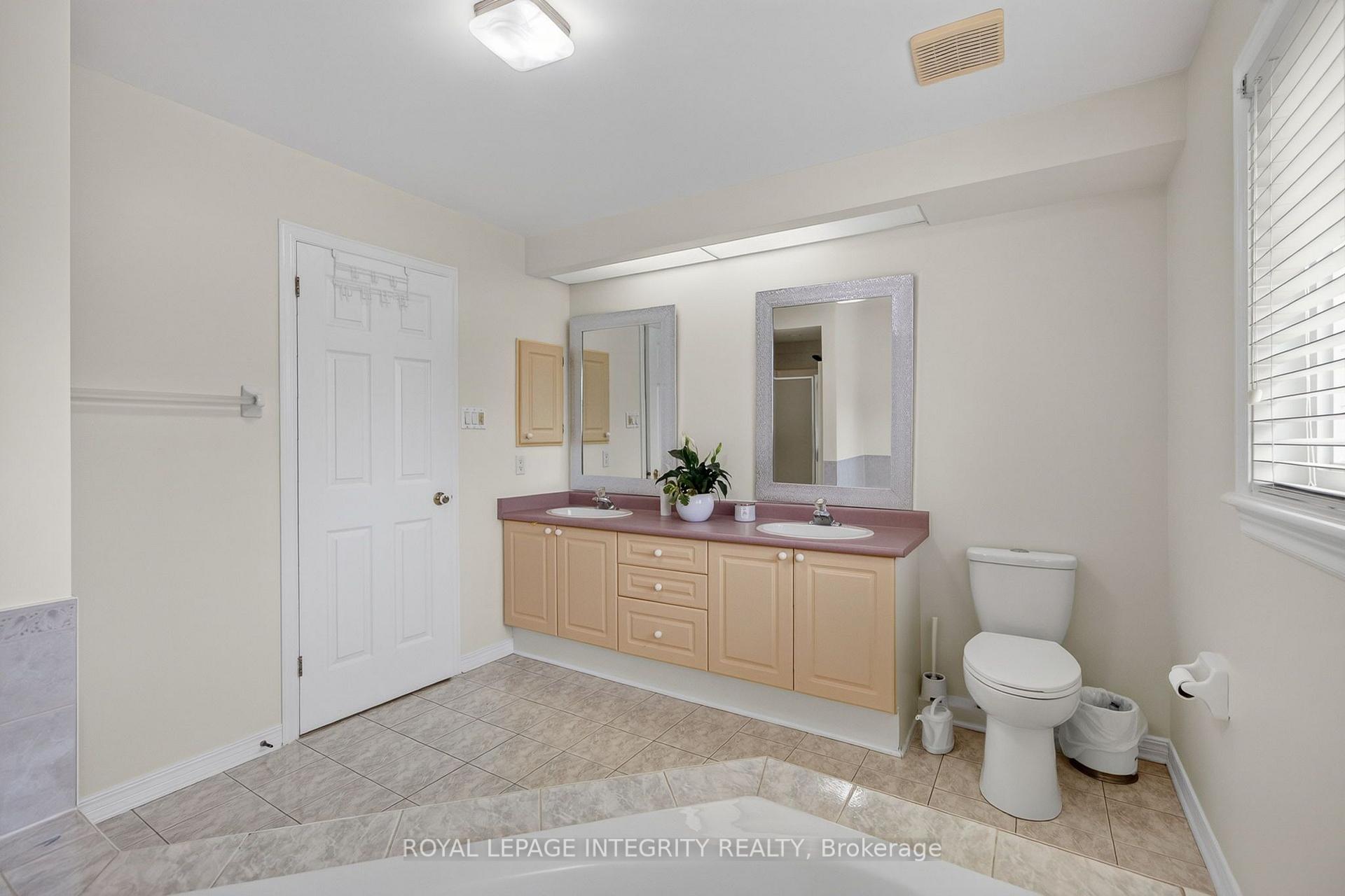 Photo 28 of 137 Hunterswood Crescent, Ottawa, Hunt Club Park — HOMEH