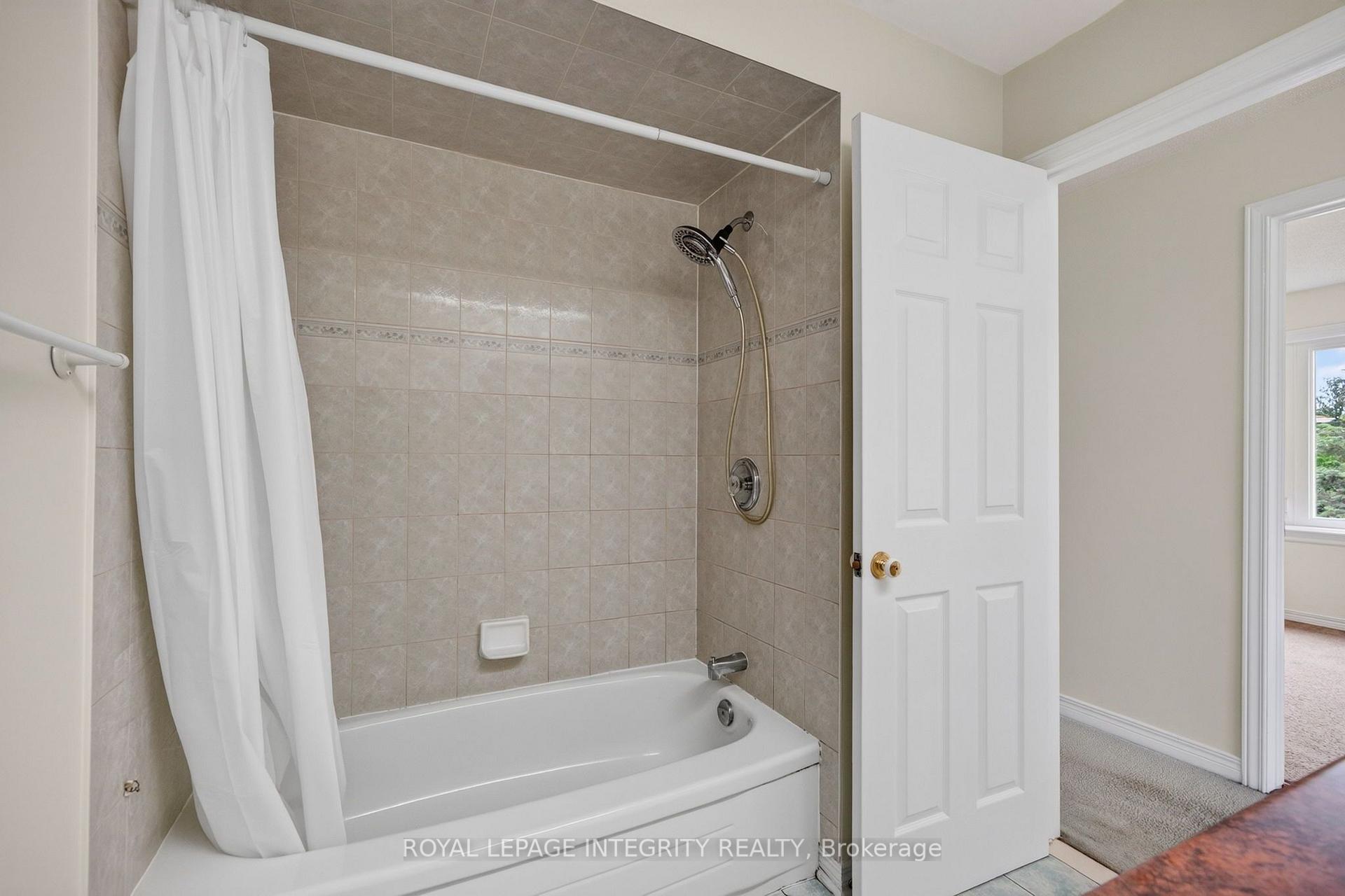 Photo 36 of 137 Hunterswood Crescent, Ottawa, Hunt Club Park — HOMEH