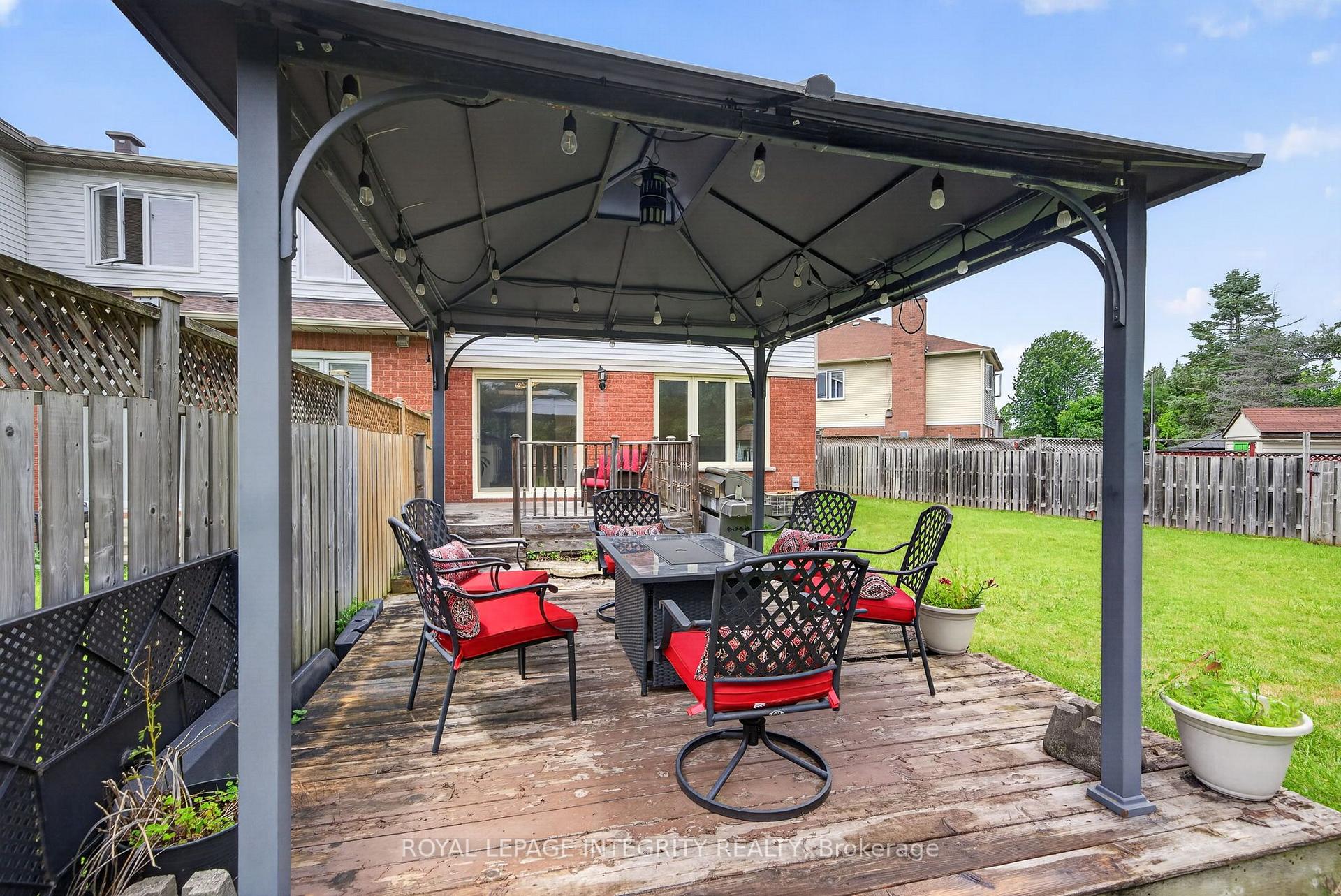 Photo 43 of 137 Hunterswood Crescent, Ottawa, Hunt Club Park — HOMEH