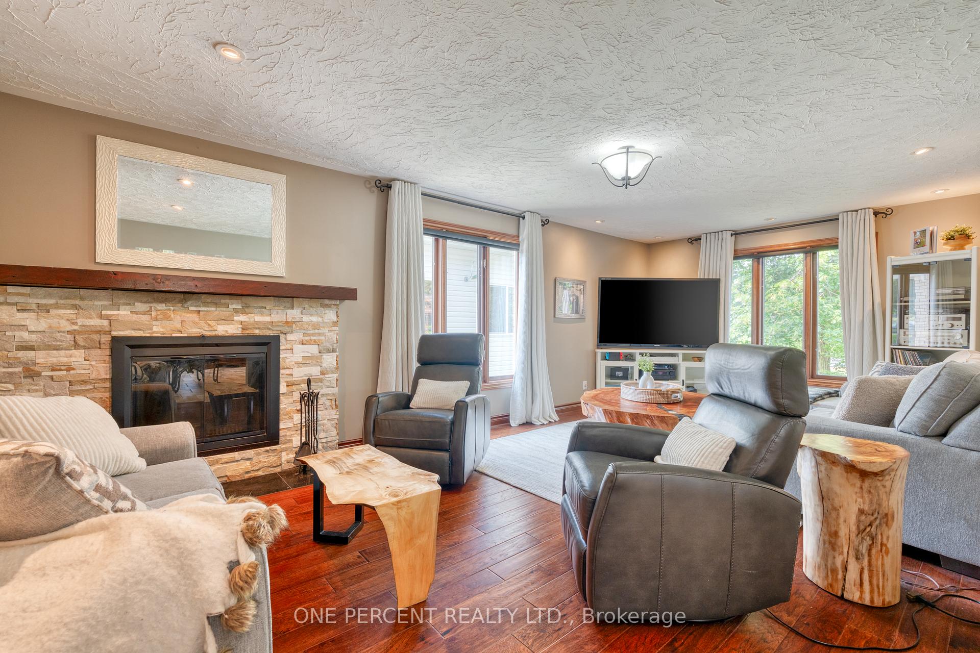 Photo 23 of 15 Marquette Drive, Kitchener, Pioneer Tower West — HOMEH