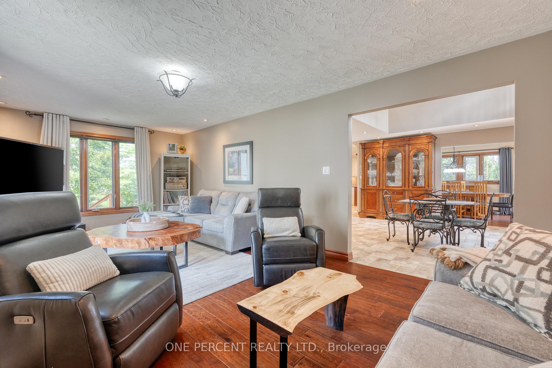 Photo 24 of 15 Marquette Drive, Kitchener, Pioneer Tower West — HOMEH