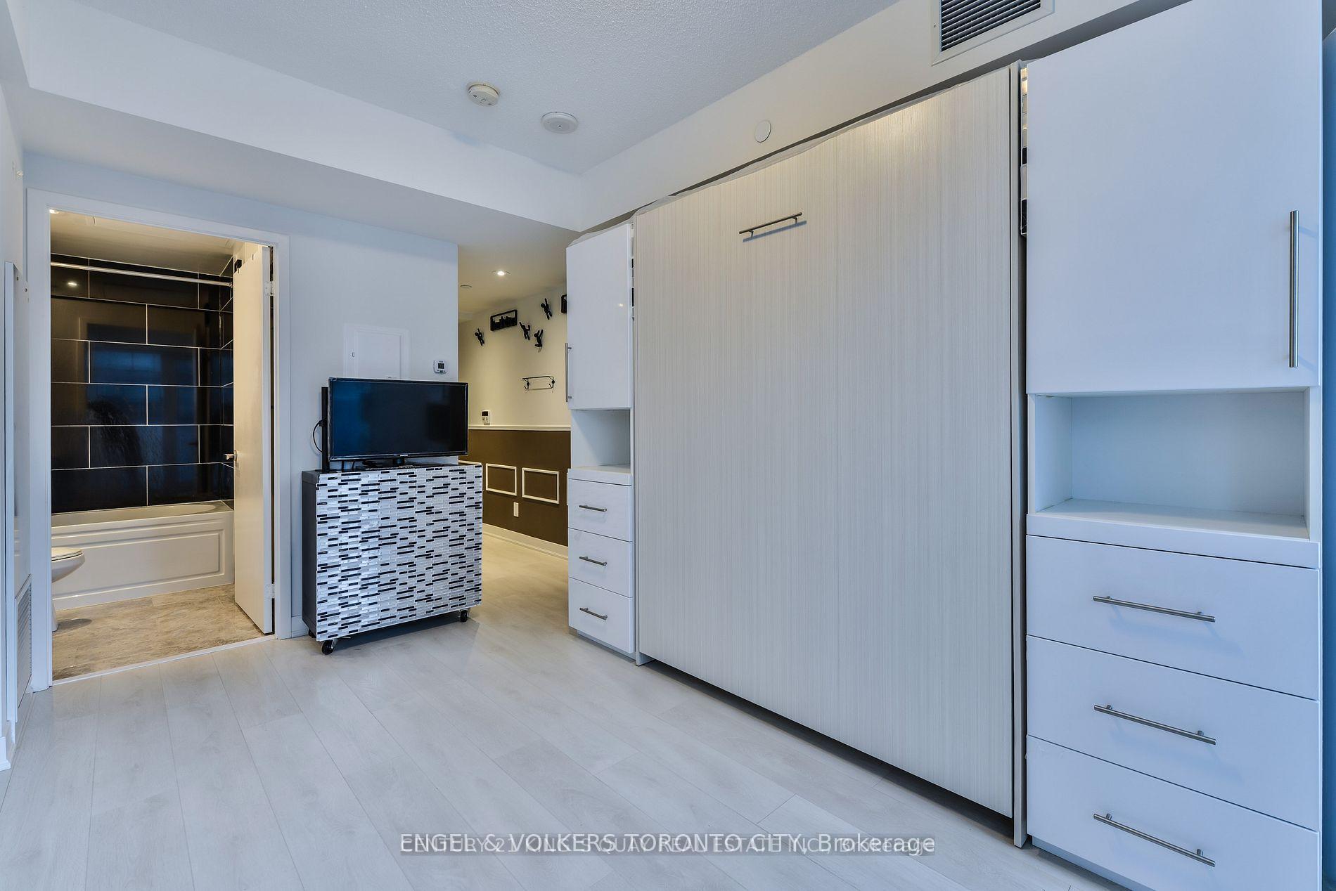 Photo 6 of Unit 4111, 88 Harbour Street, Toronto, Waterfront Communities — HOMEH