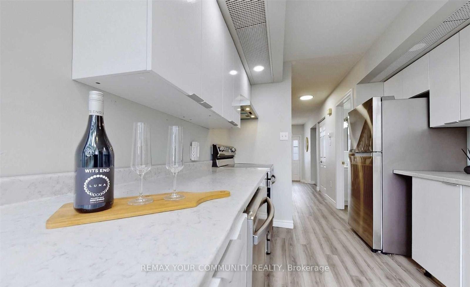 Photo 6 of Unit 31, 310 Christopher Drive, Cambridge, Christopher-Champlain — HOMEH