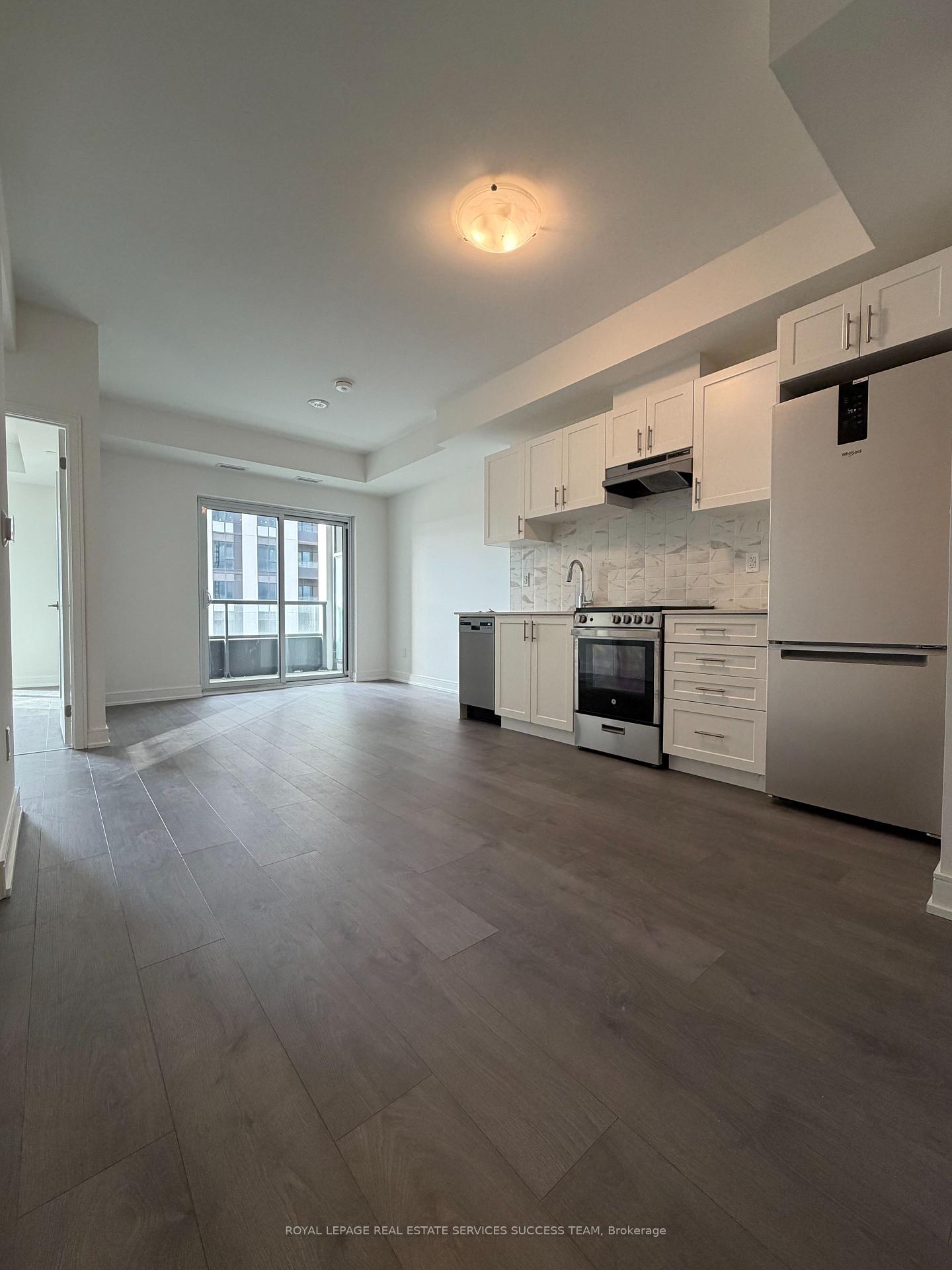 Photo 1 of Unit B809, 715 Davis Drive, Newmarket, Huron Heights-Leslie Valley — HOMEH