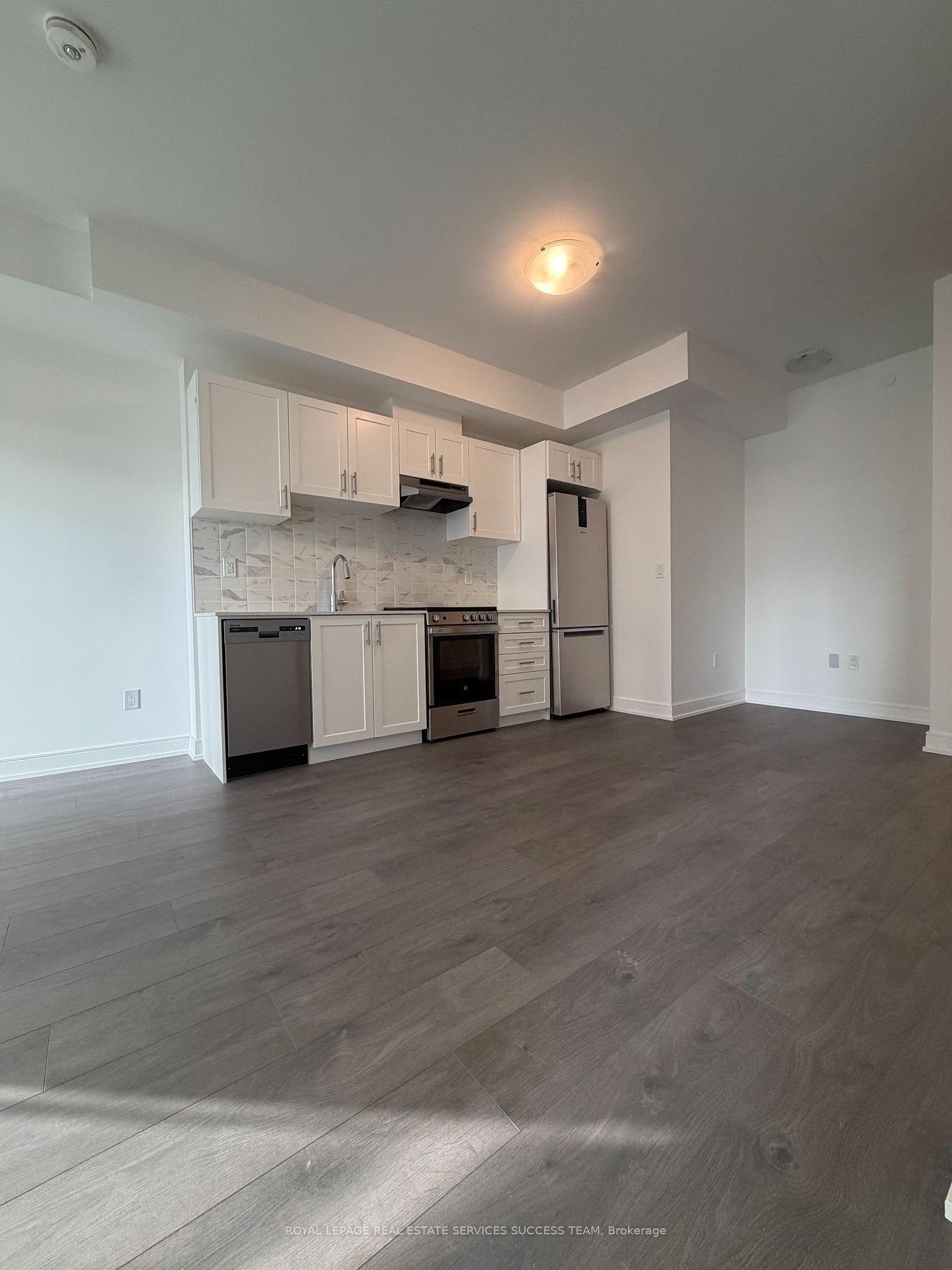 Photo 2 of Unit B809, 715 Davis Drive, Newmarket, Huron Heights-Leslie Valley — HOMEH