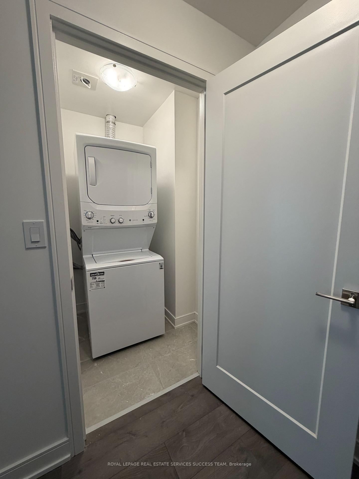 Photo 8 of Unit B809, 715 Davis Drive, Newmarket, Huron Heights-Leslie Valley — HOMEH