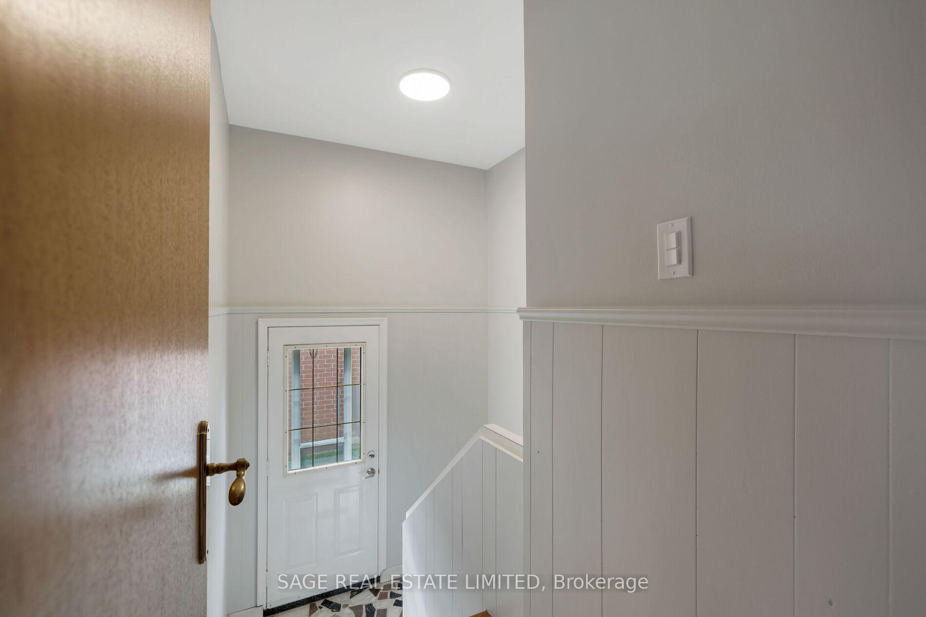 Photo 19 of 22 Ridgemount Road, Etobicoke, Humber Heights — HOMEH