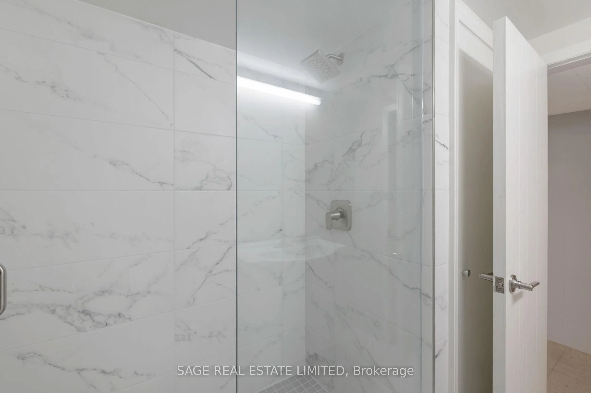 Photo 17 of 22 Ridgemount Road, Etobicoke, Humber Heights — HOMEH