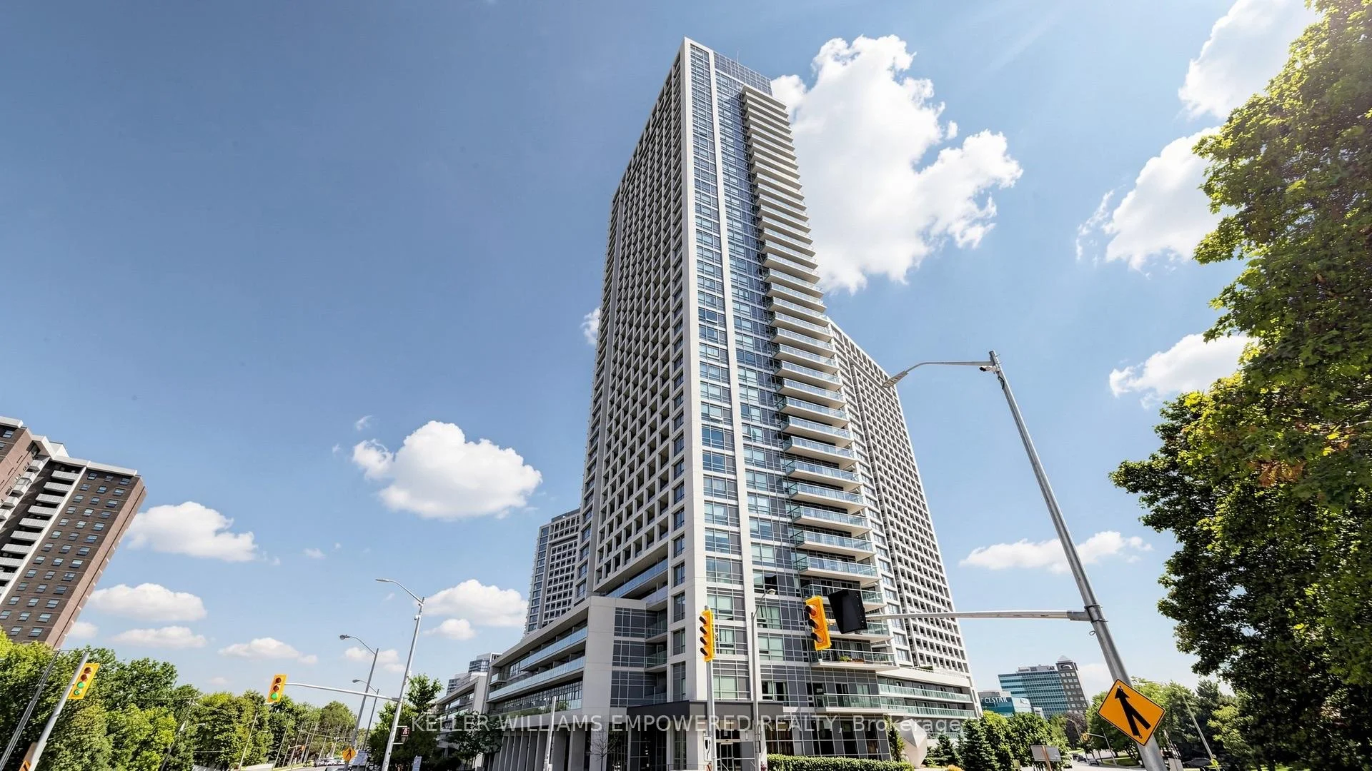 Photo 5 of Unit 807, 2015 Sheppard Avenue E, North York, Henry Farm — HOMEH