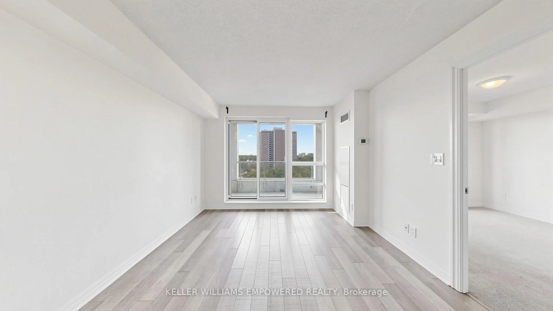 Photo 10 of Unit 807, 2015 Sheppard Avenue E, North York, Henry Farm — HOMEH