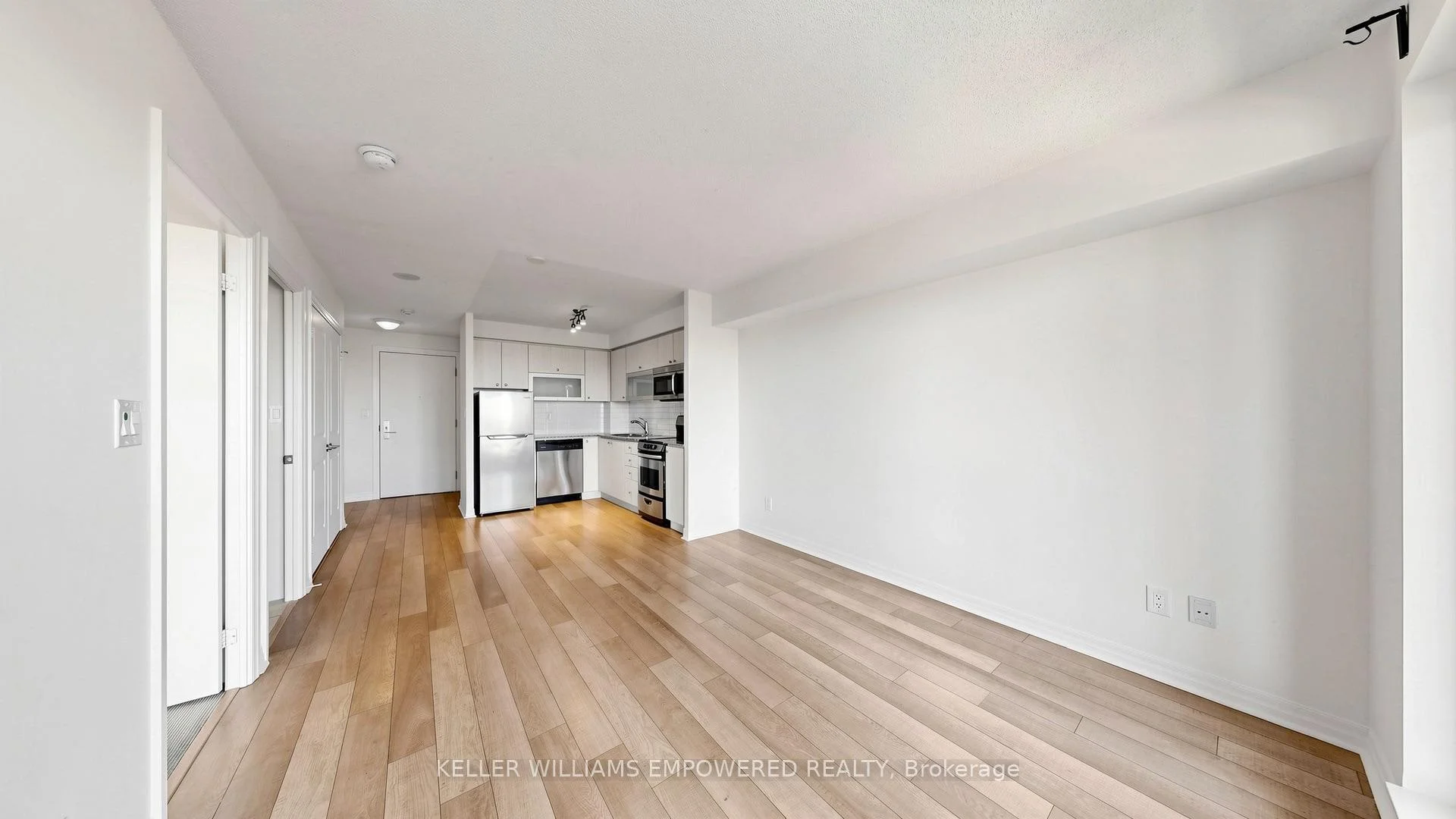 Photo 9 of Unit 807, 2015 Sheppard Avenue E, North York, Henry Farm — HOMEH